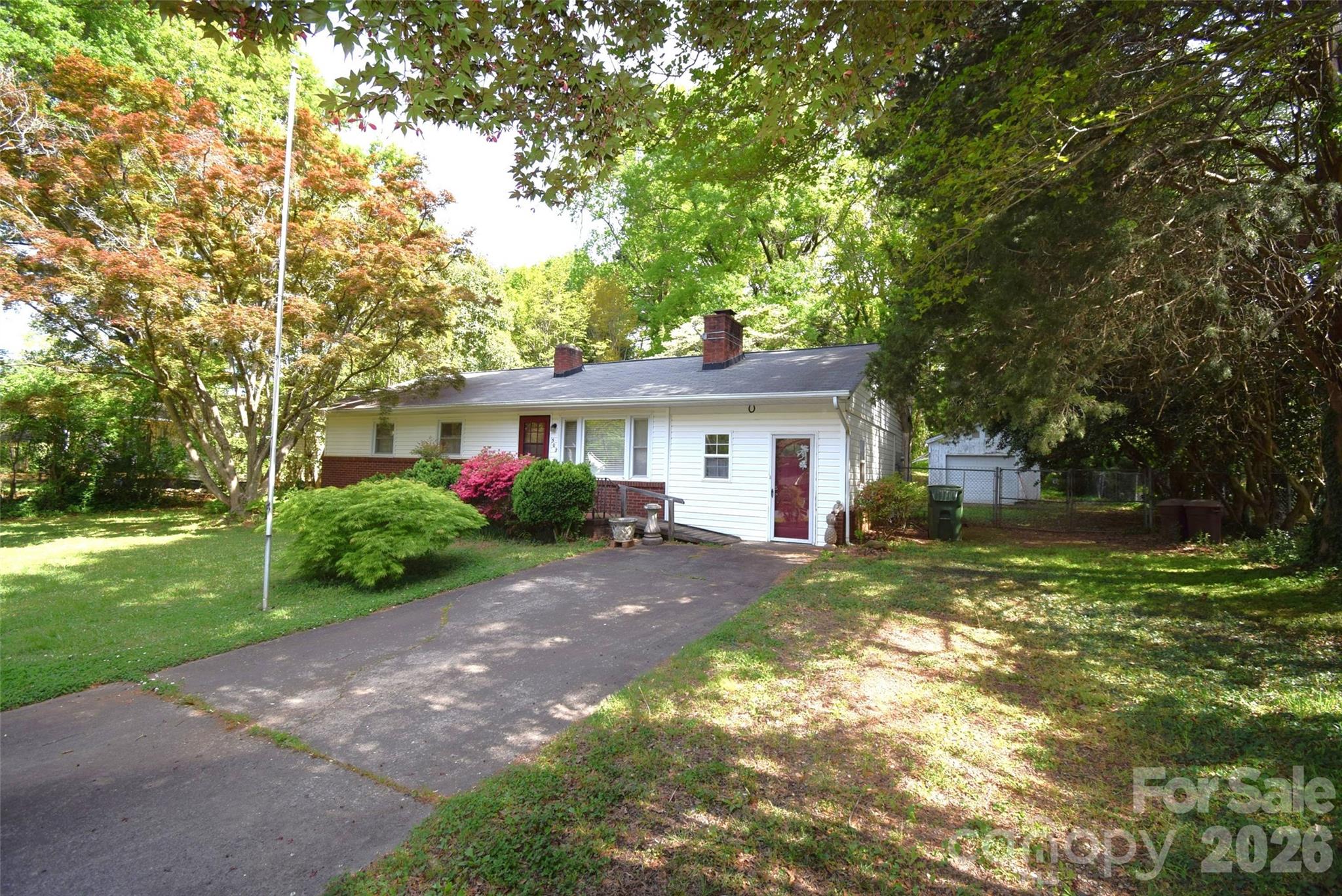 502 W Henry Street — Belmont