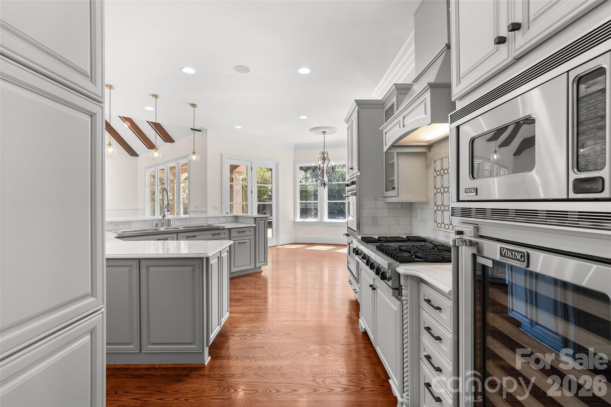 8600 Fairview Road — Charlotte