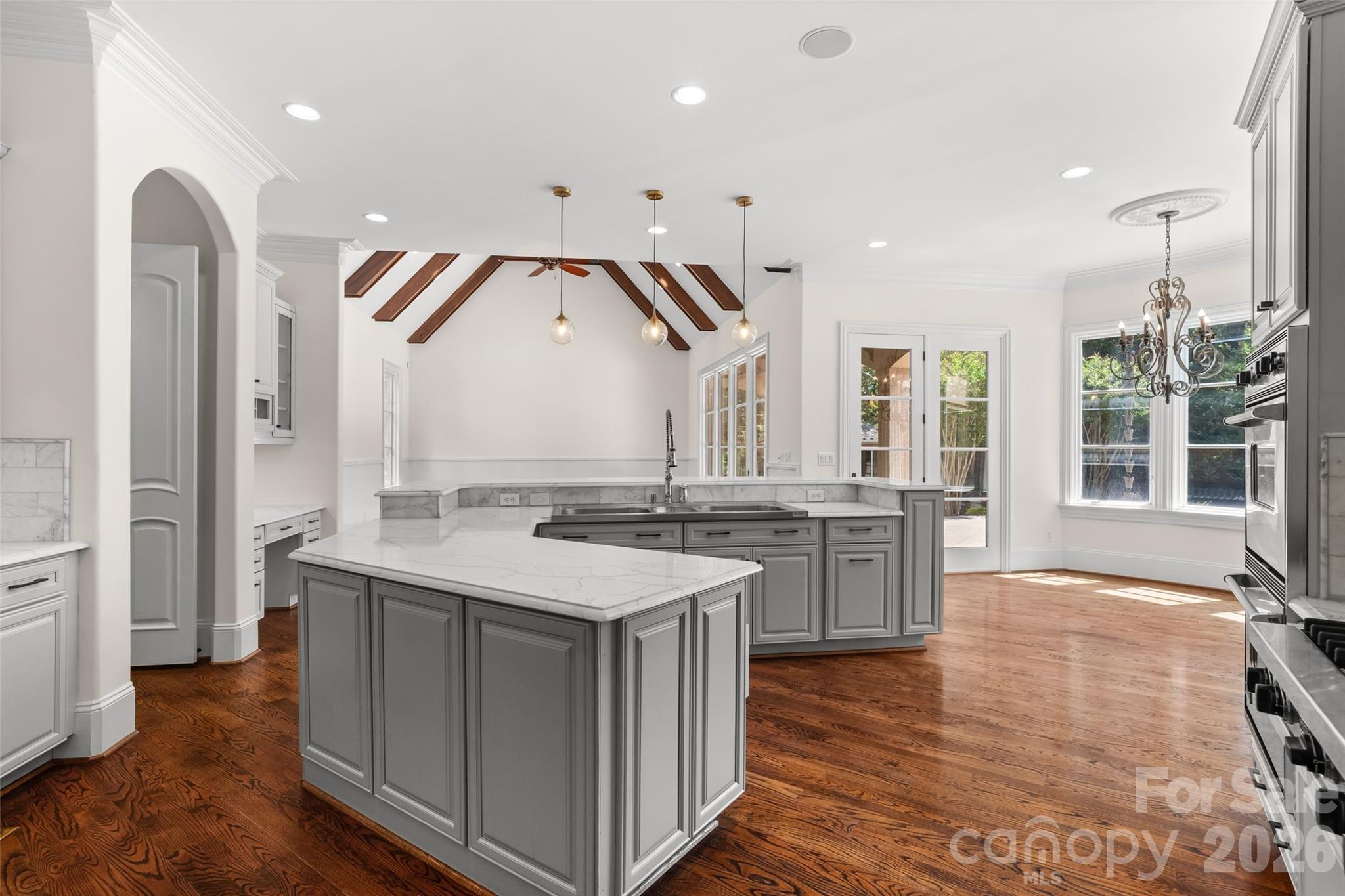 8600 Fairview Road — Charlotte