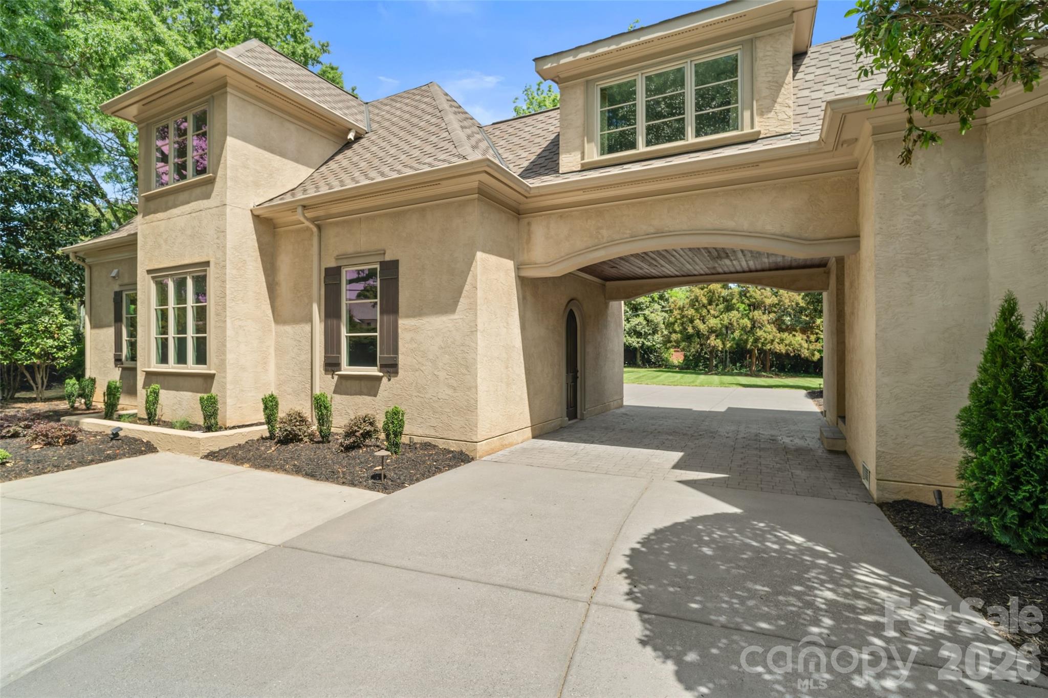 8600 Fairview Road — Charlotte