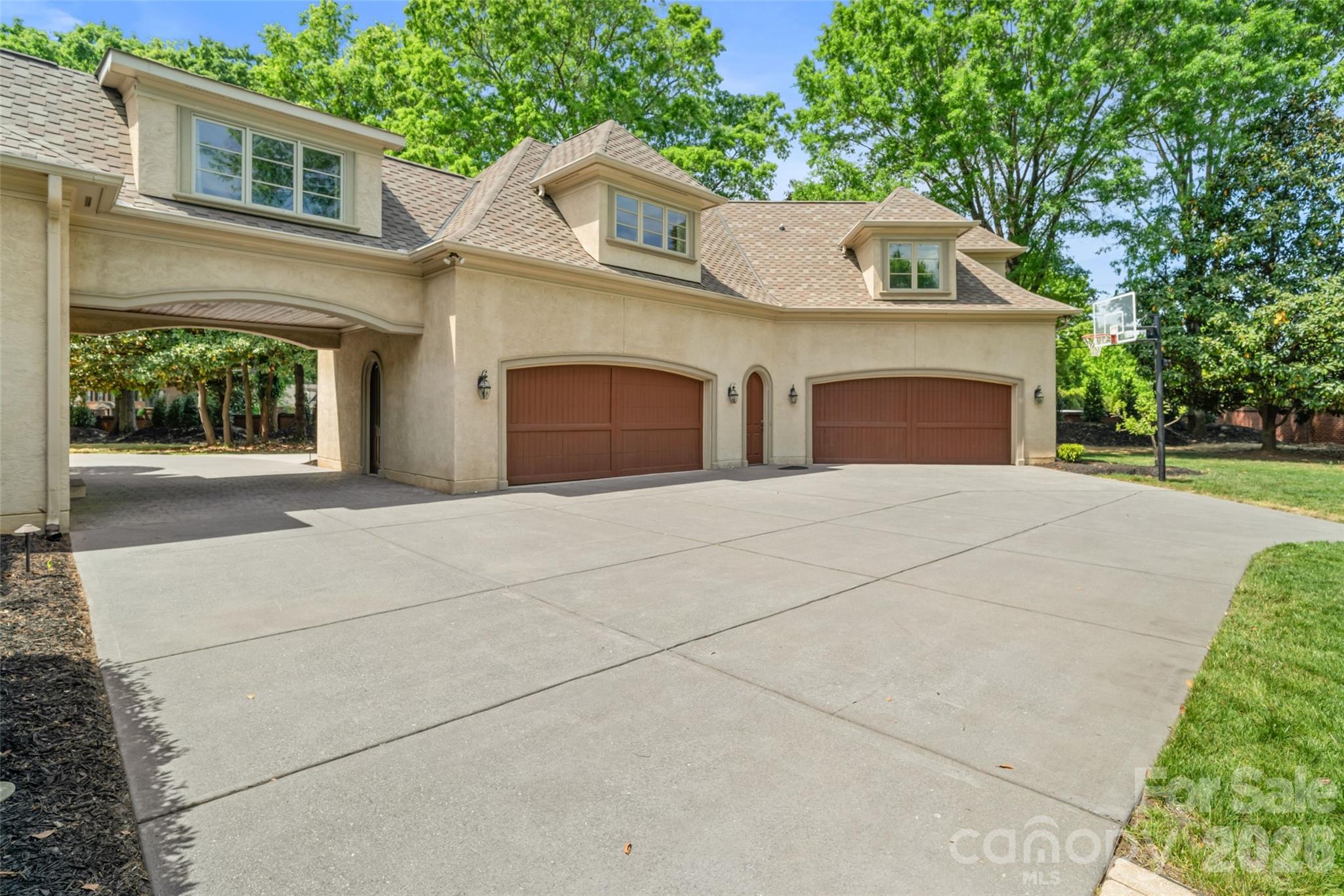 8600 Fairview Road — Charlotte