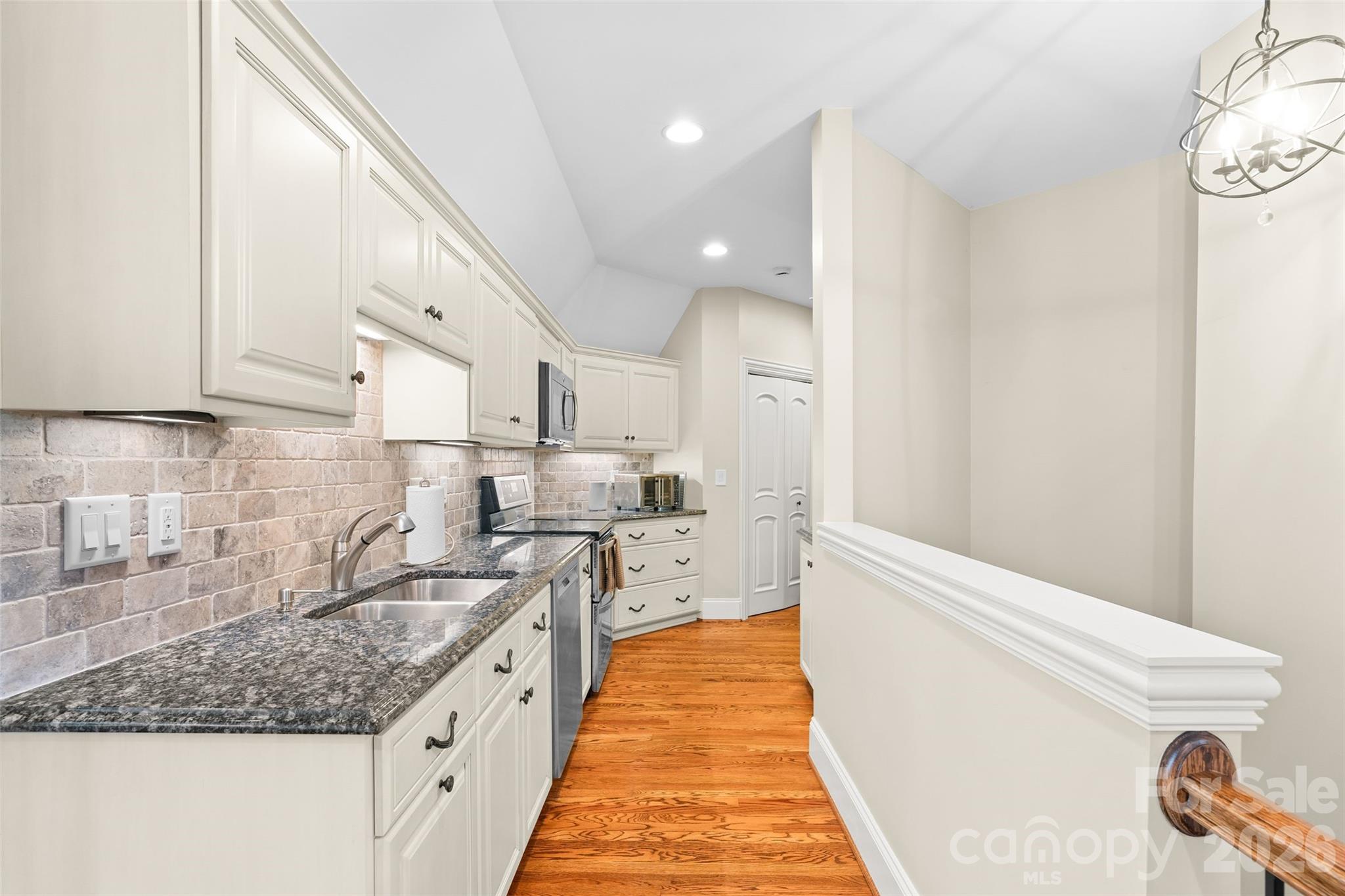 8600 Fairview Road — Charlotte