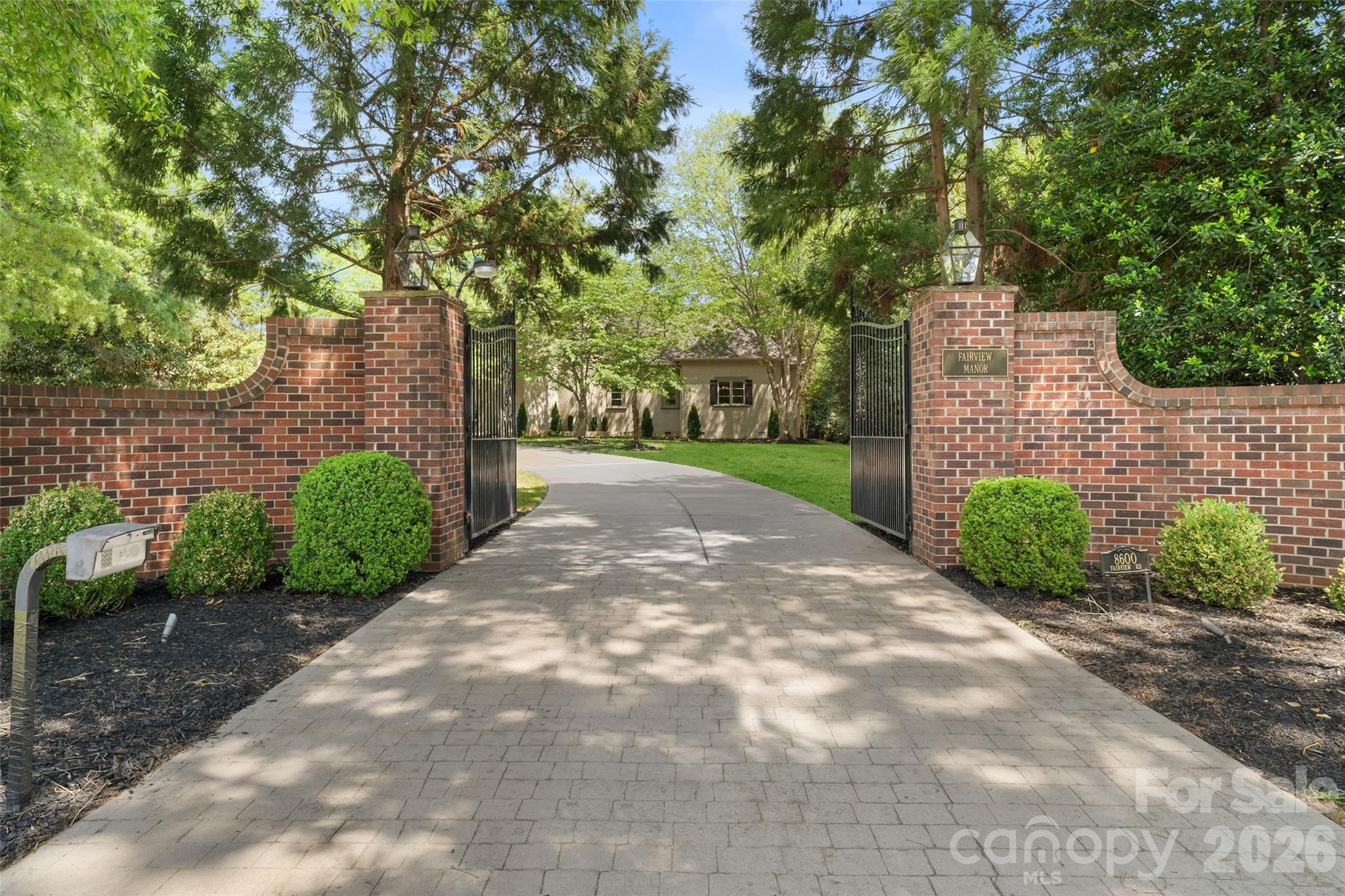 8600 Fairview Road — Charlotte