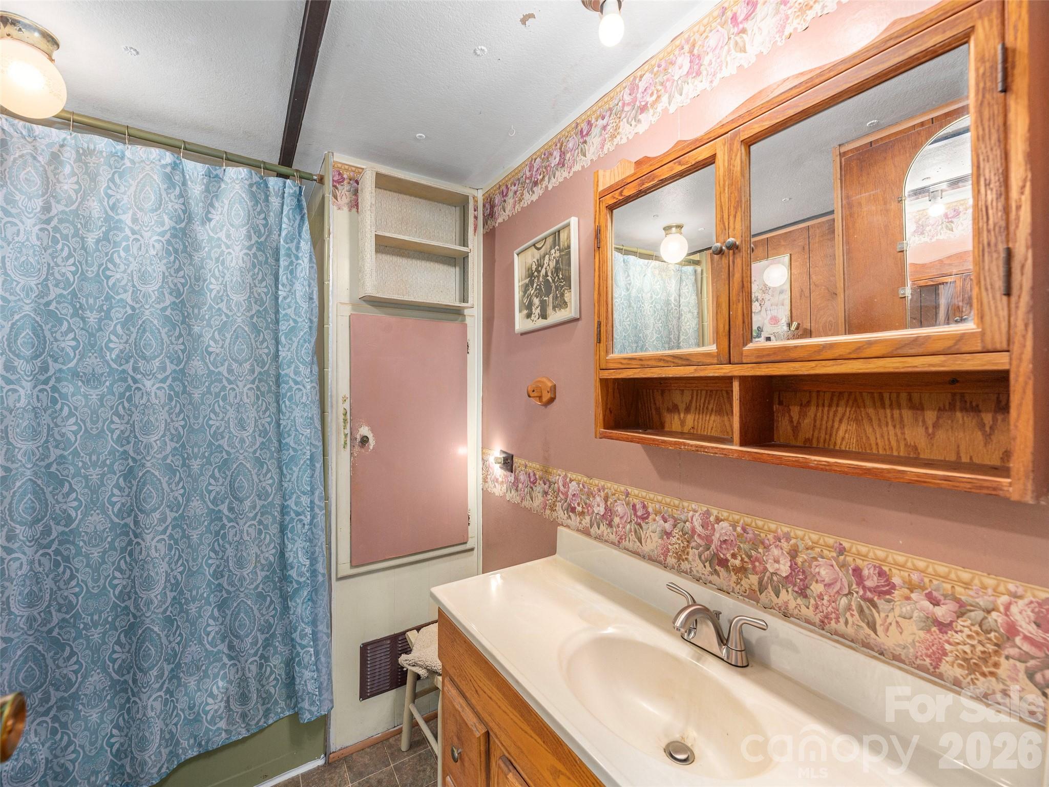 17 Mustang Lane — Waynesville