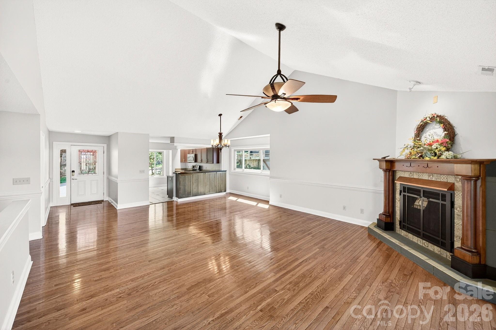 86 Distant View Drive — Asheville