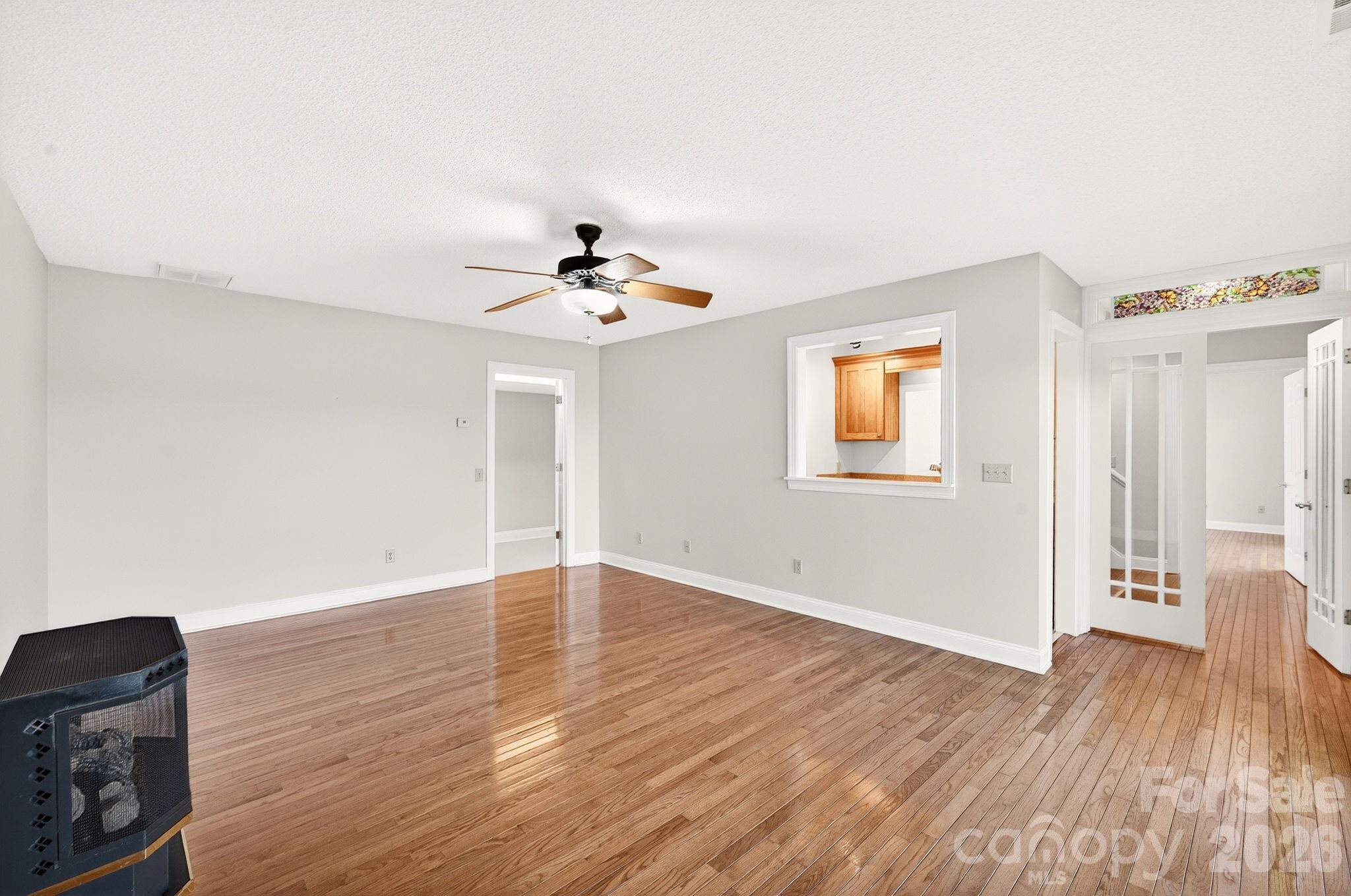 86 Distant View Drive — Asheville