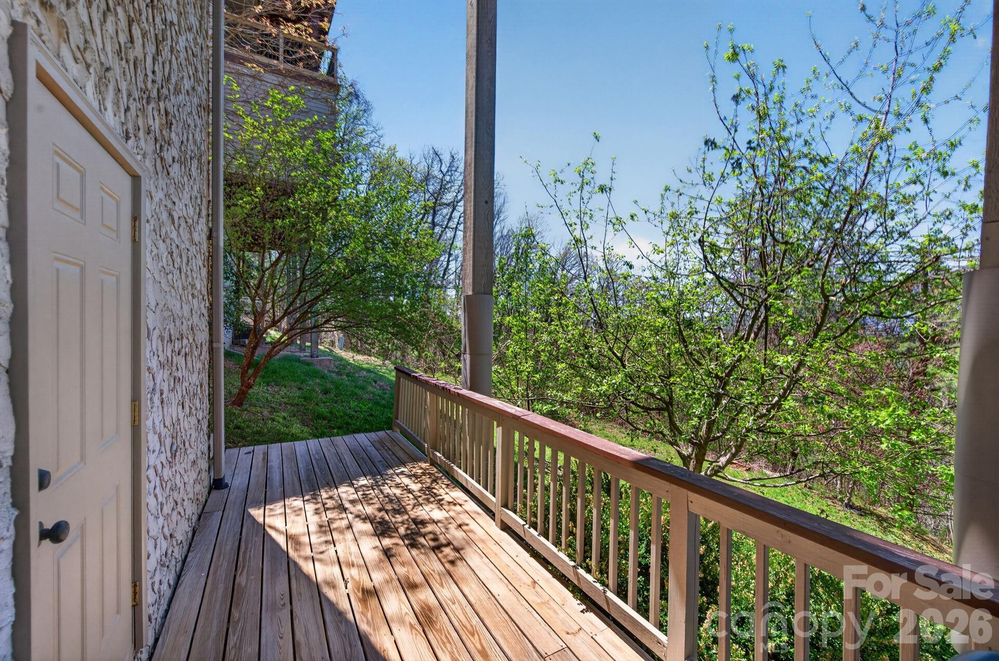 86 Distant View Drive — Asheville