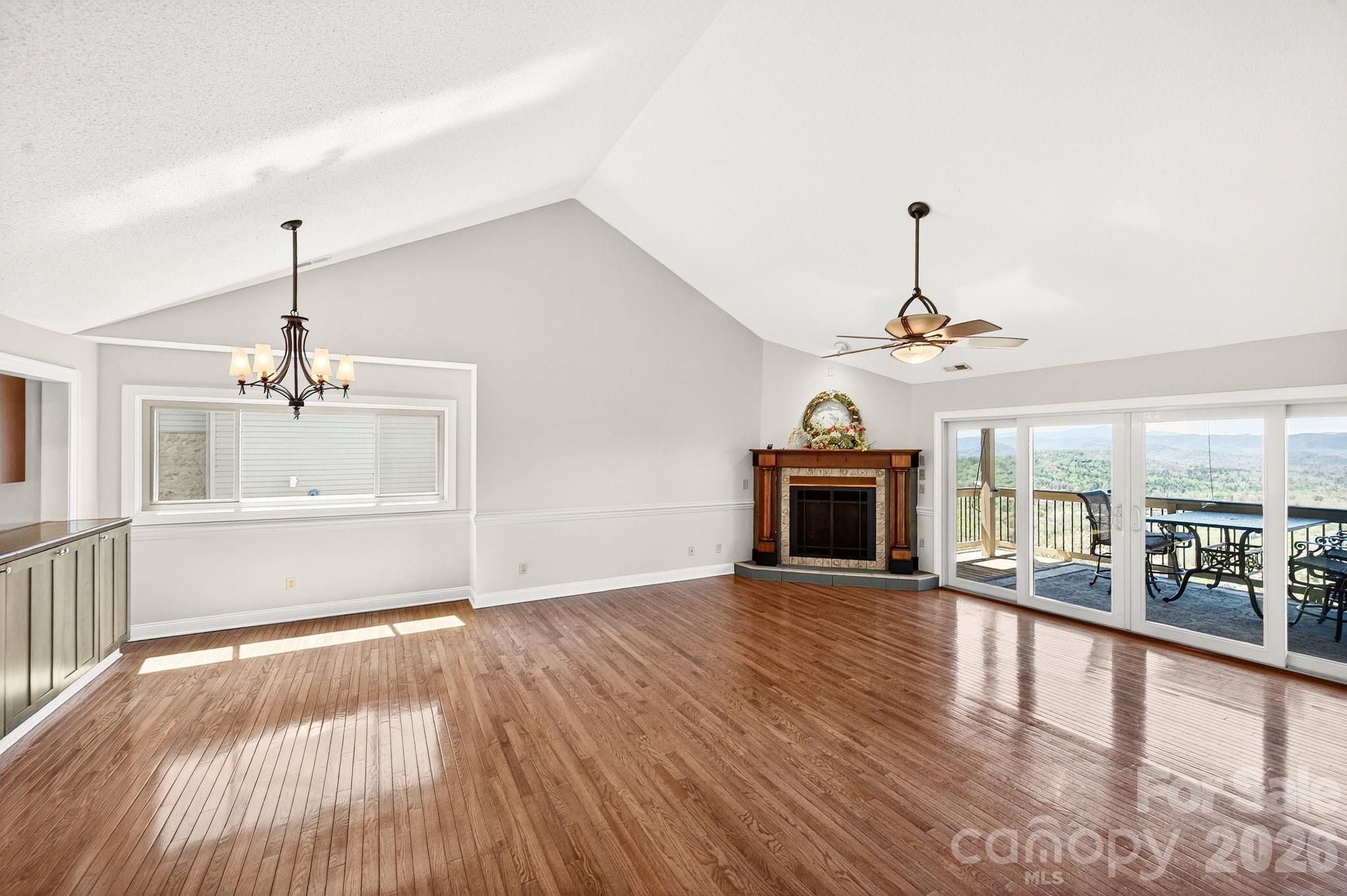 86 Distant View Drive — Asheville