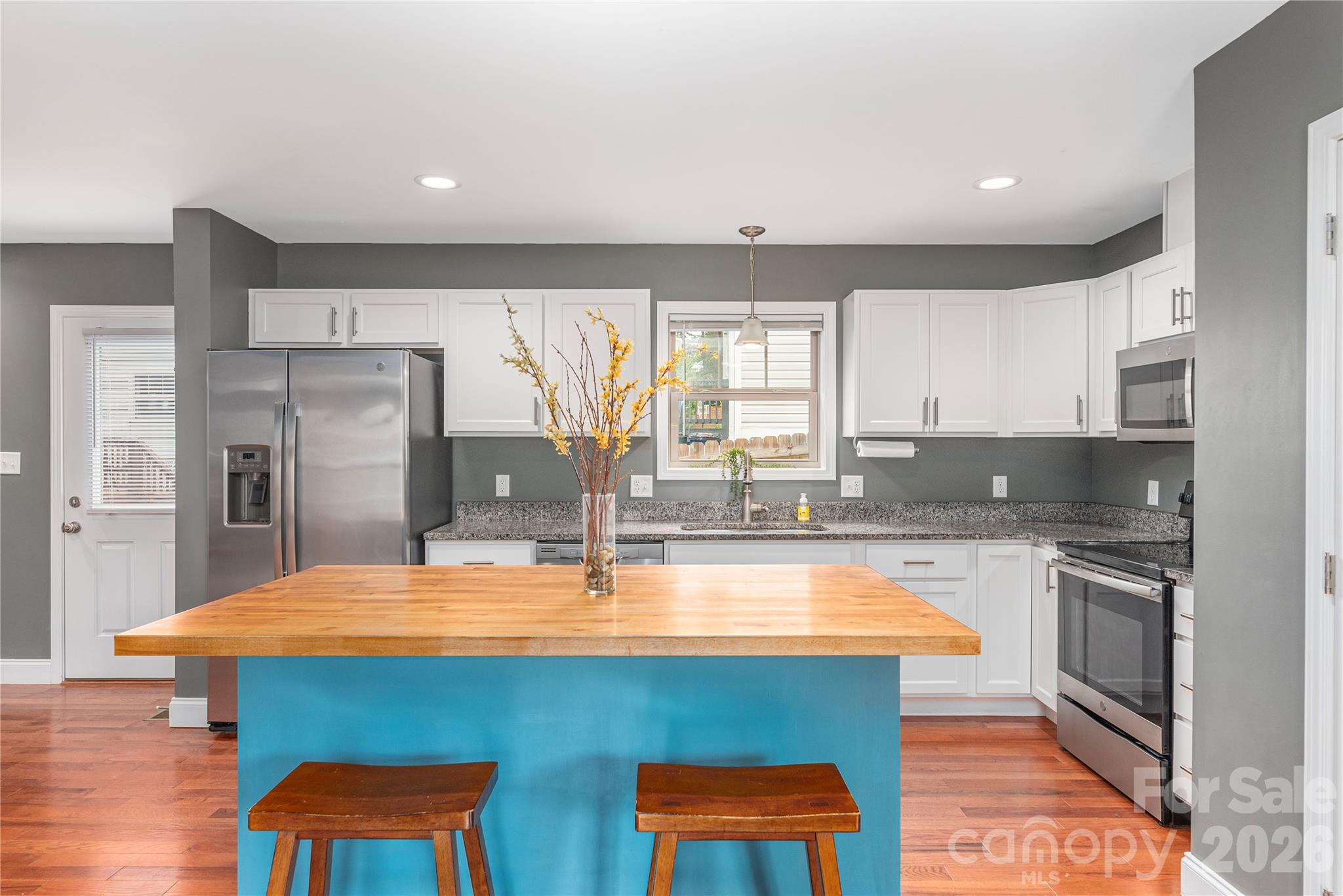 5 Declan Drive — Weaverville