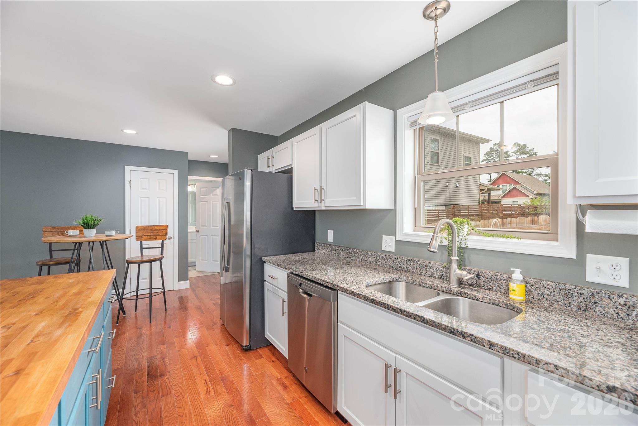 5 Declan Drive — Weaverville