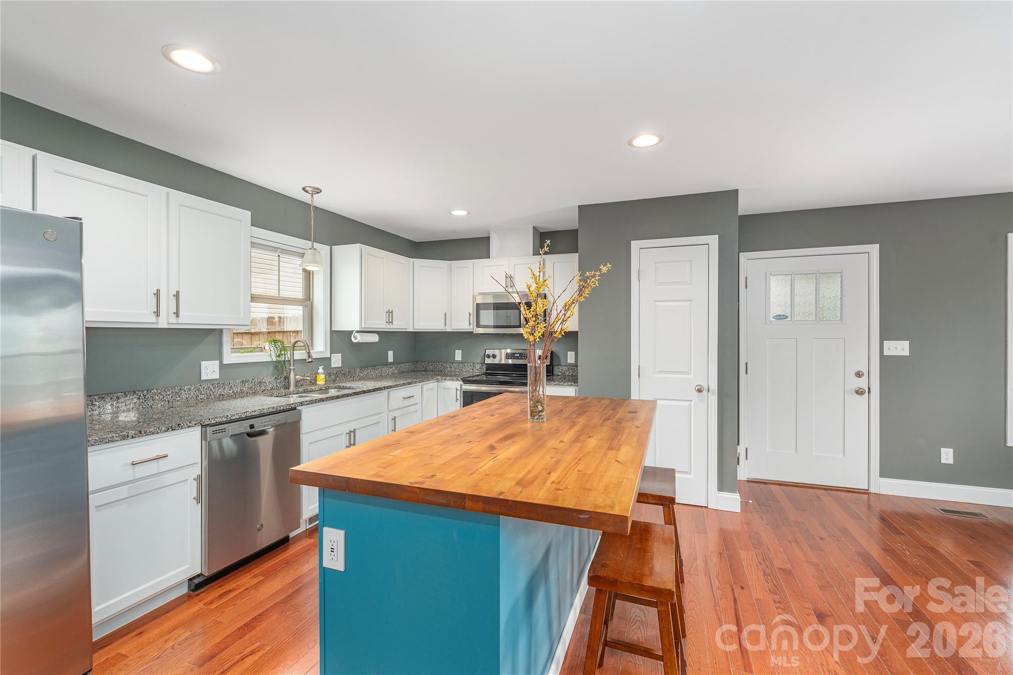 5 Declan Drive — Weaverville