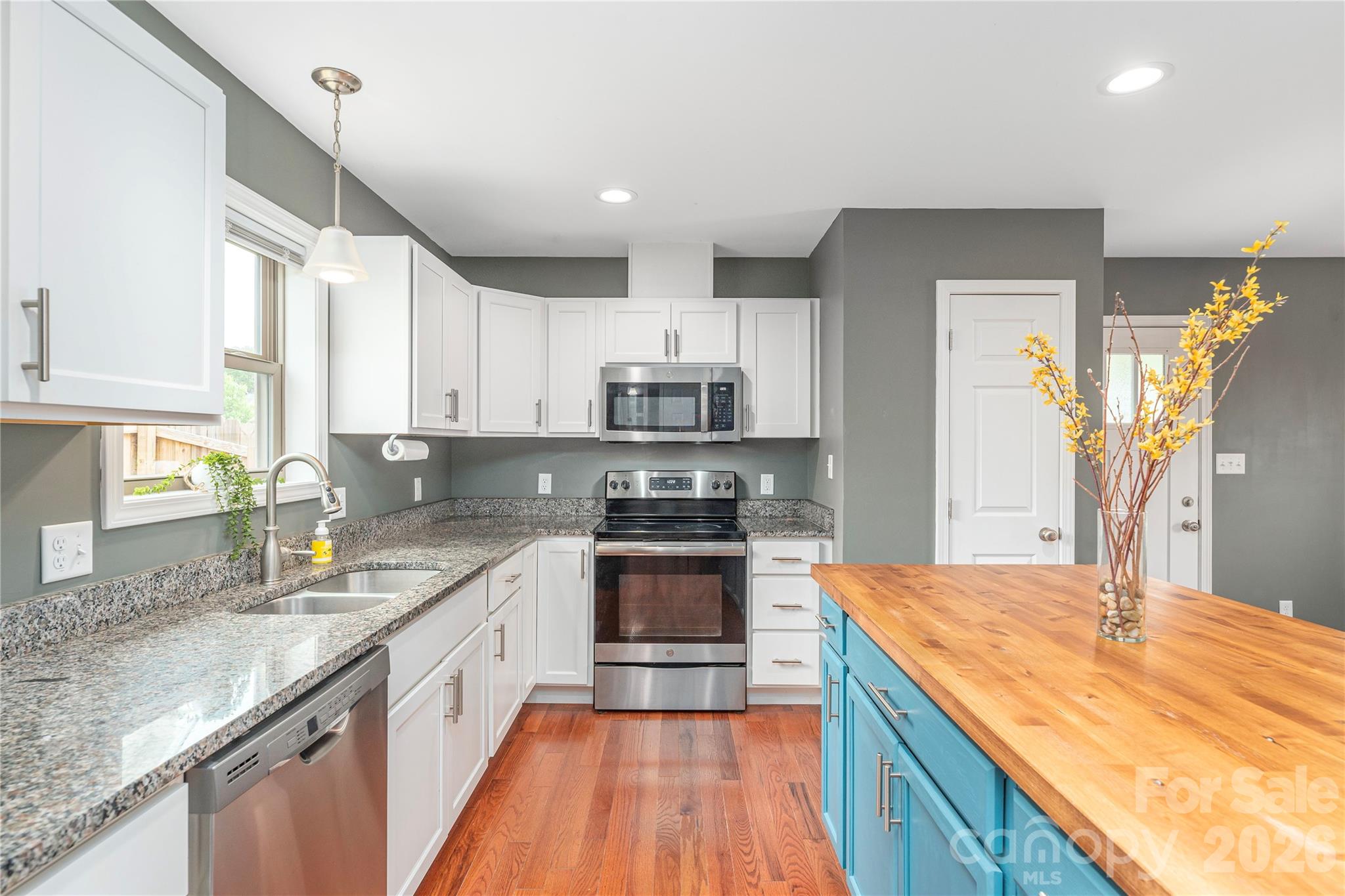 5 Declan Drive — Weaverville