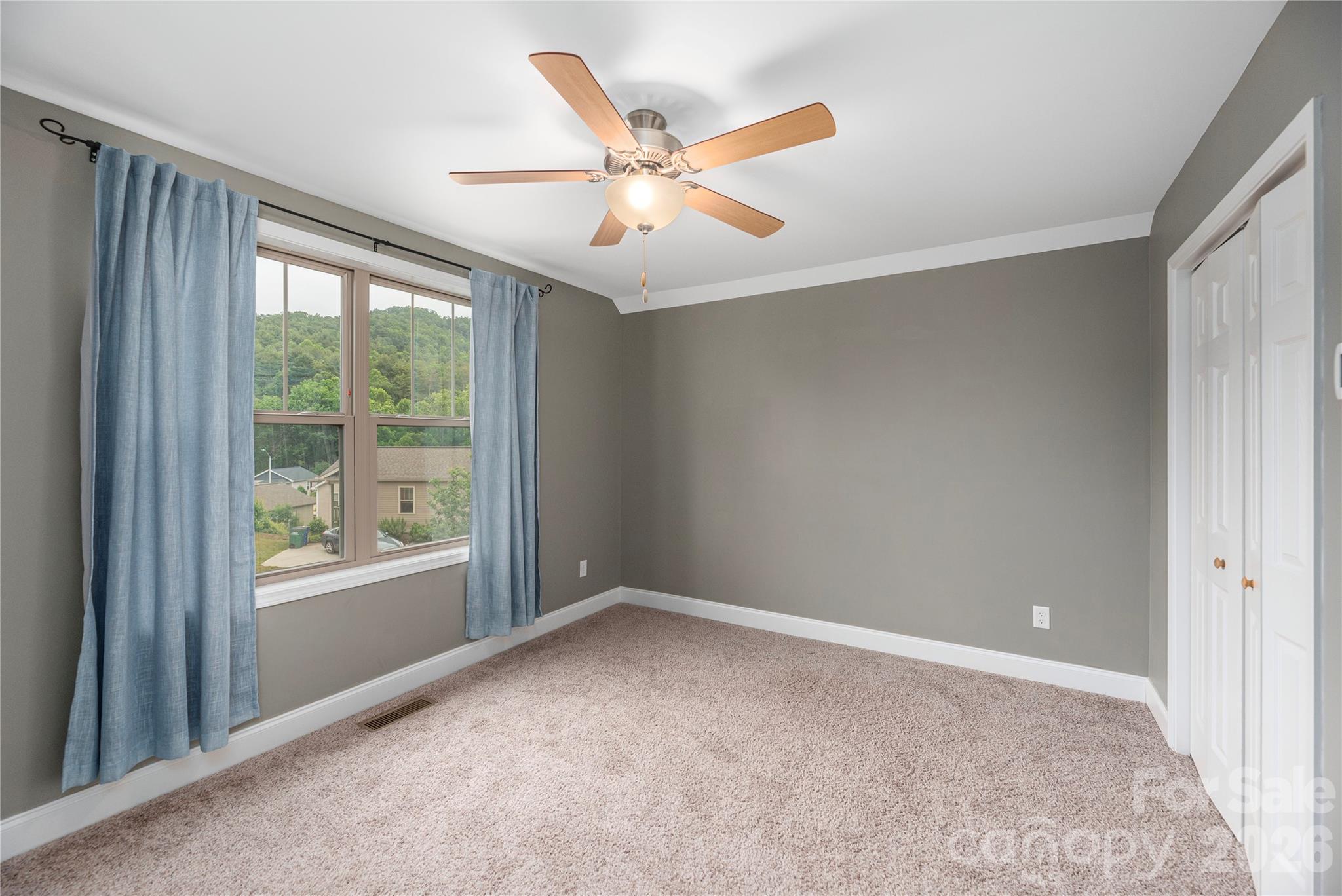 5 Declan Drive — Weaverville