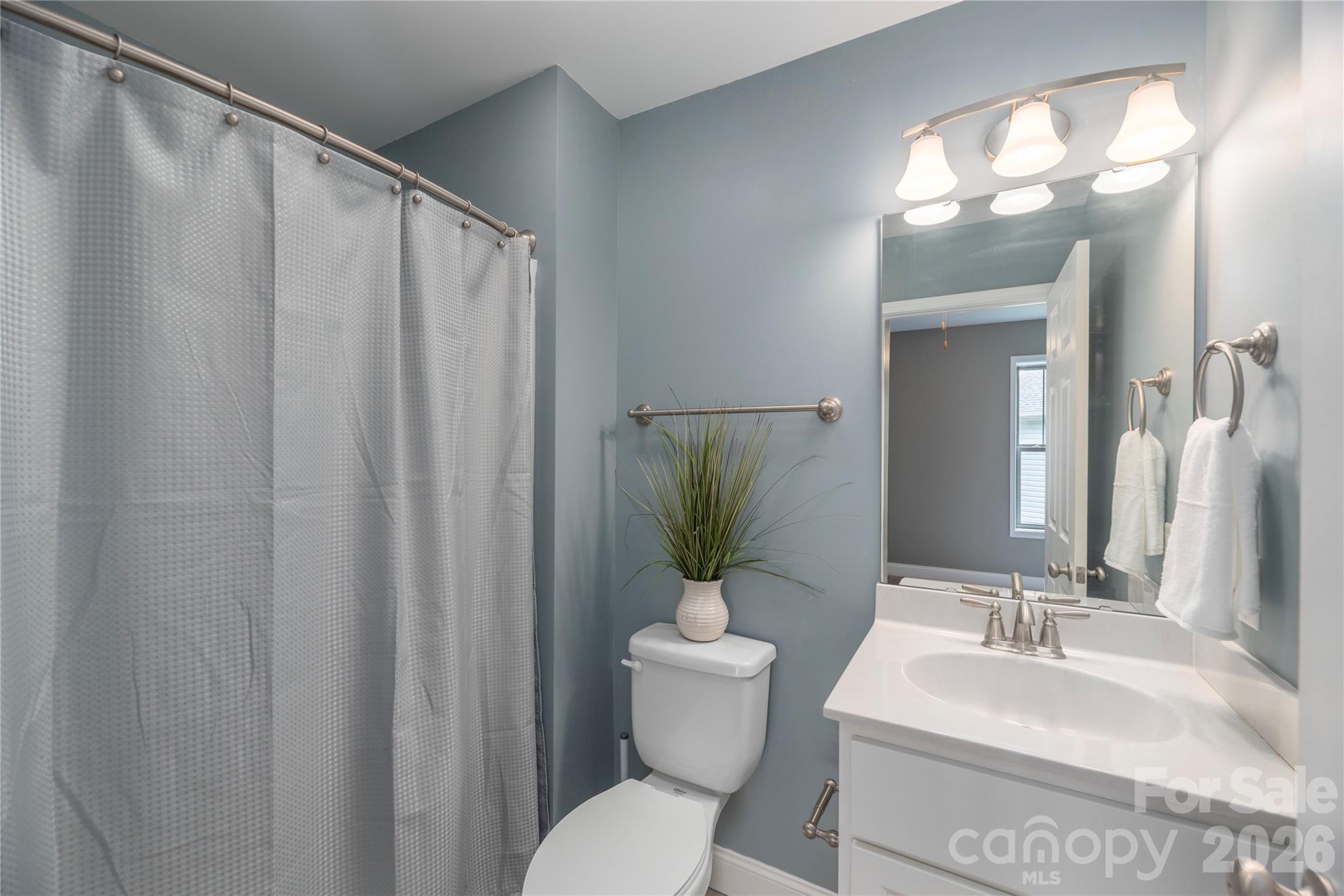 5 Declan Drive — Weaverville
