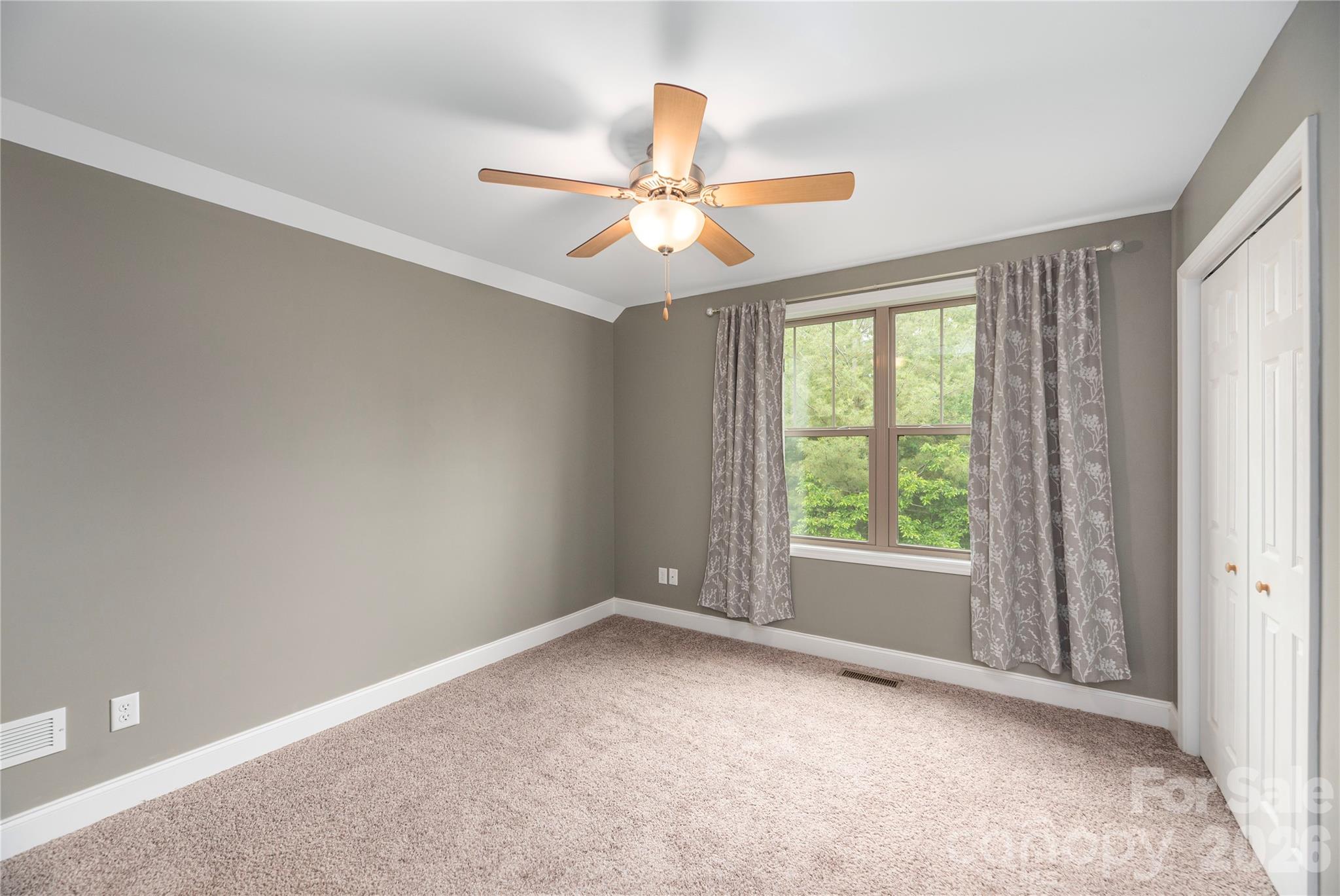 5 Declan Drive — Weaverville