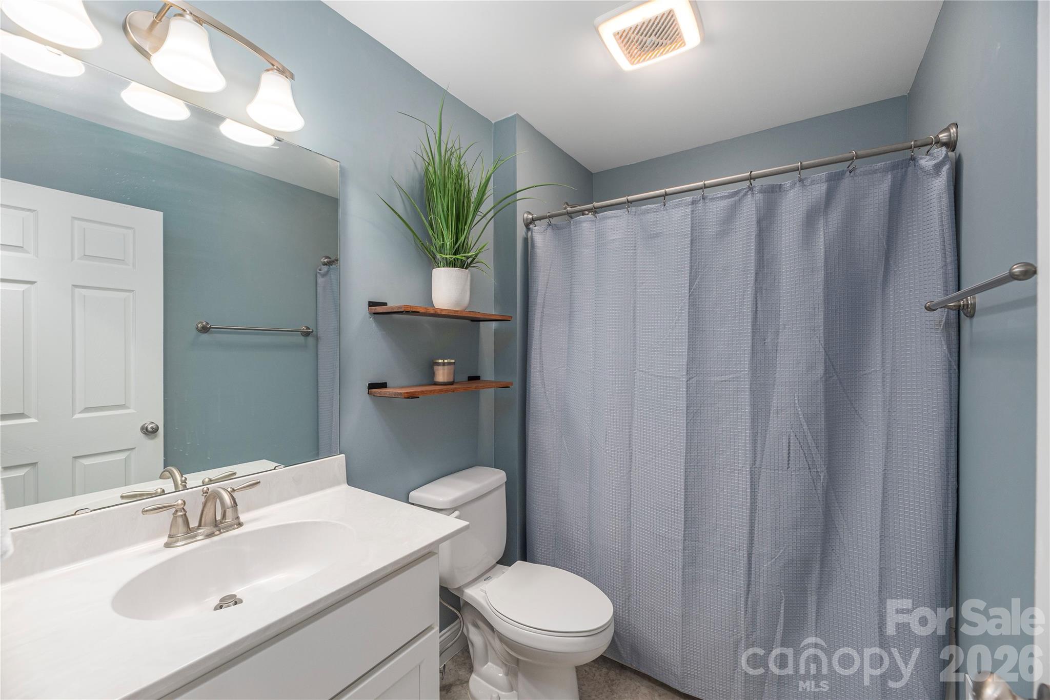 5 Declan Drive — Weaverville