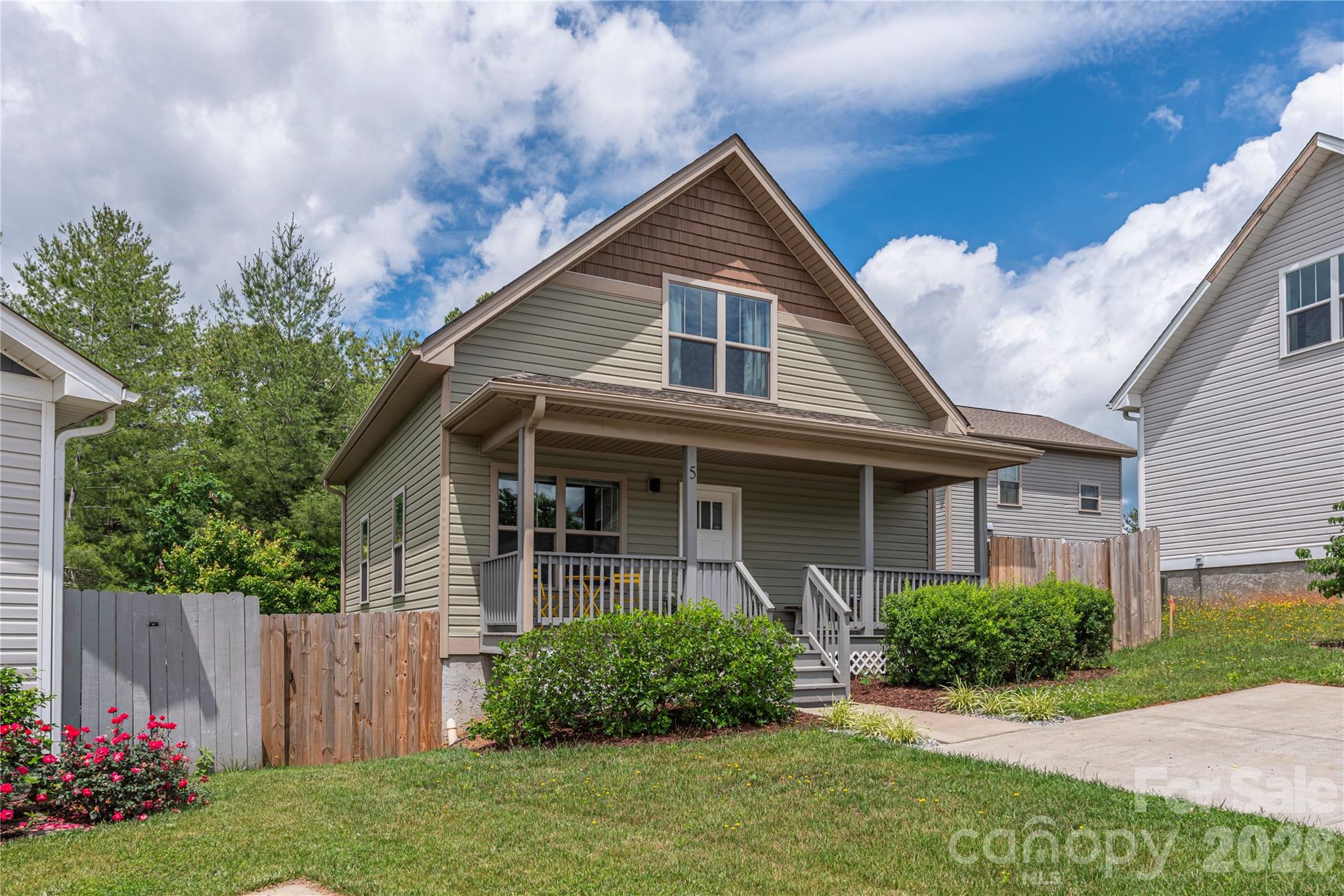 5 Declan Drive — Weaverville