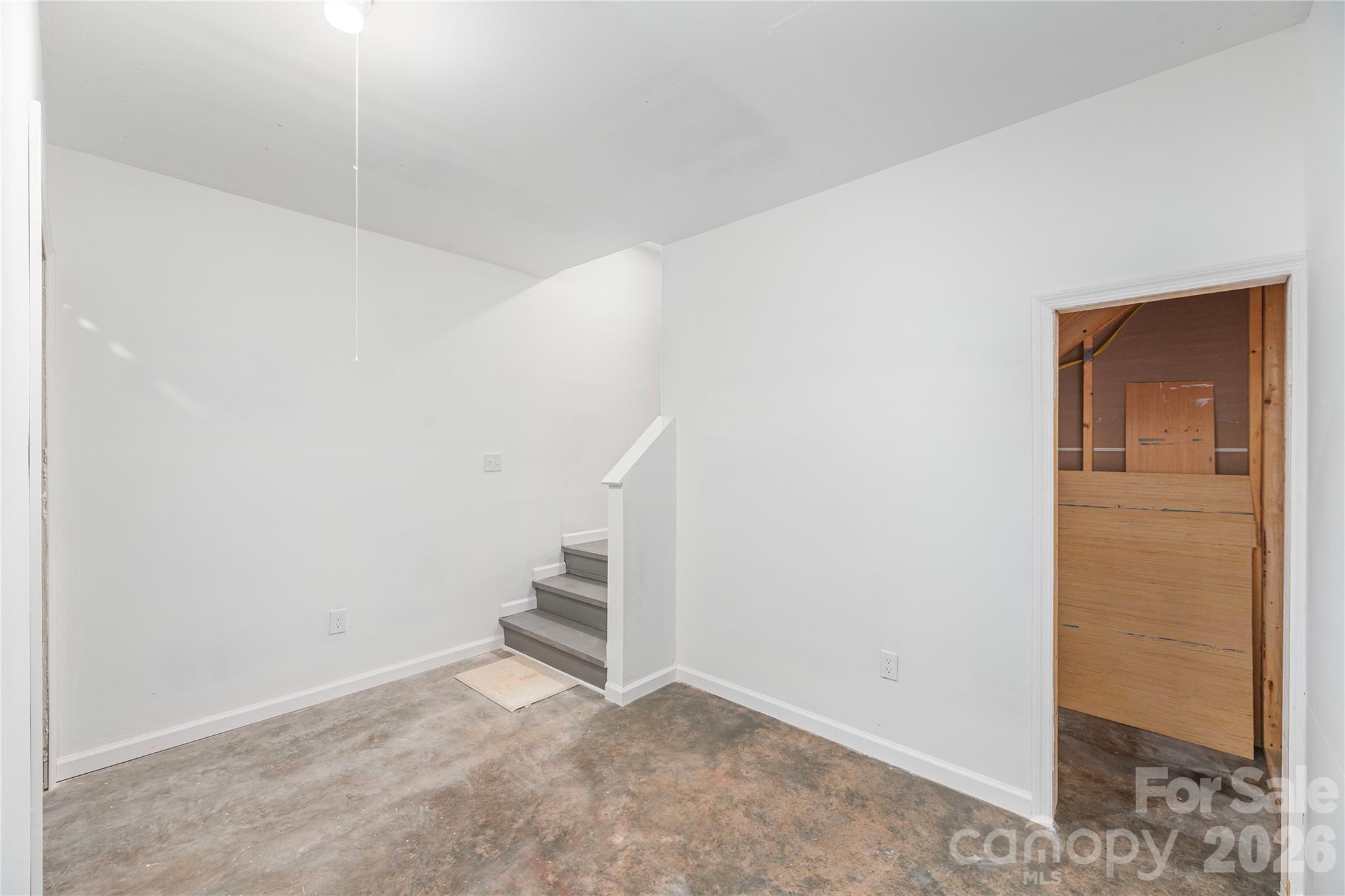 5 Declan Drive — Weaverville