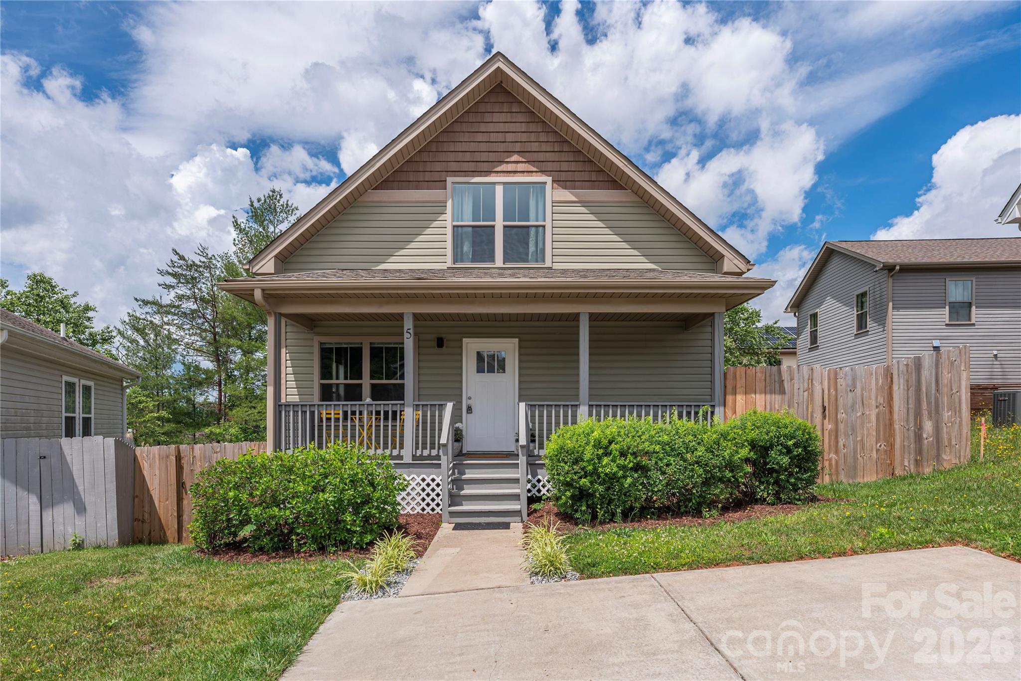 5 Declan Drive — Weaverville