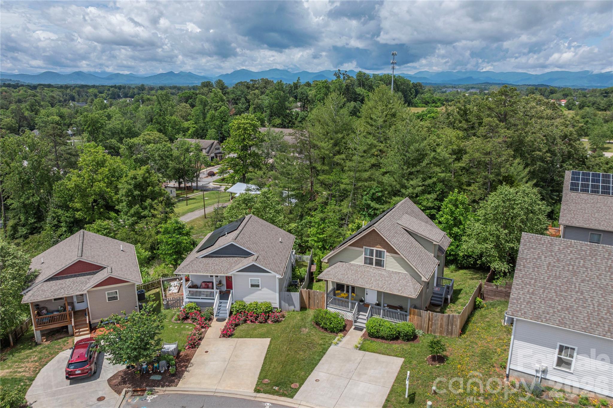 5 Declan Drive — Weaverville