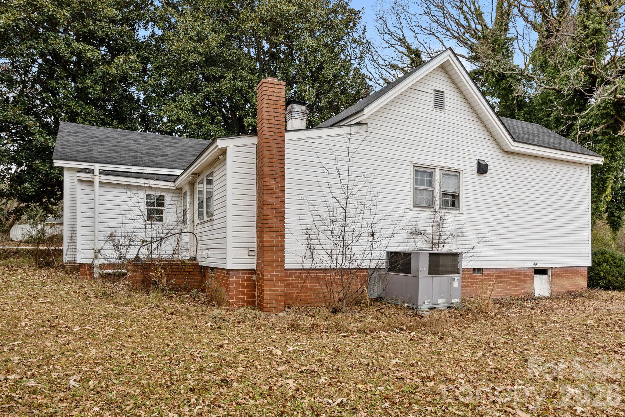 2821 Old Fairground Road — Angier