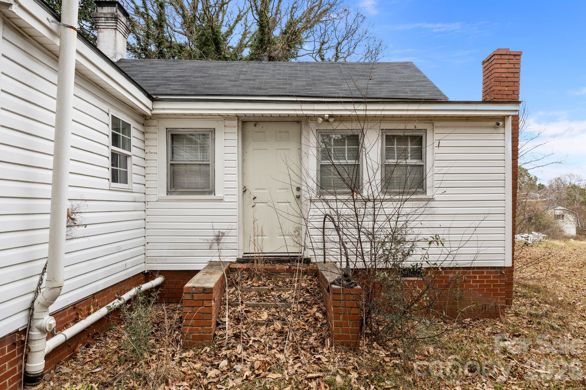 2821 Old Fairground Road — Angier