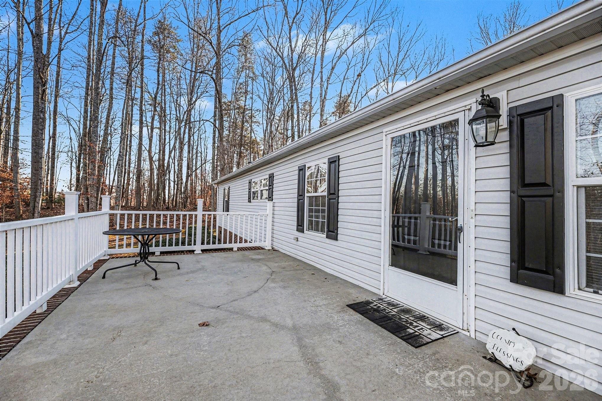1115 Cross Creek Drive — Walnut Cove