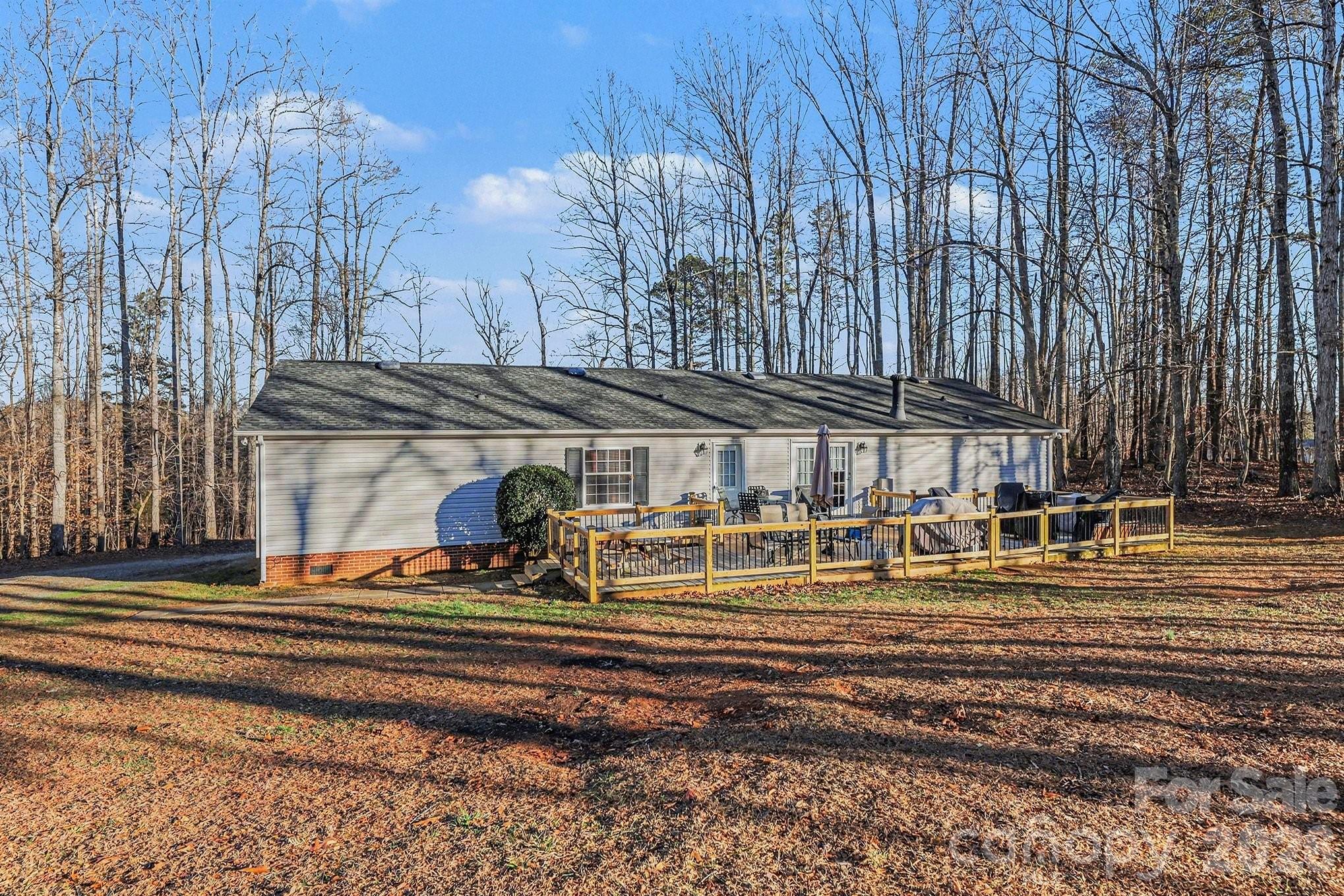 1115 Cross Creek Drive — Walnut Cove