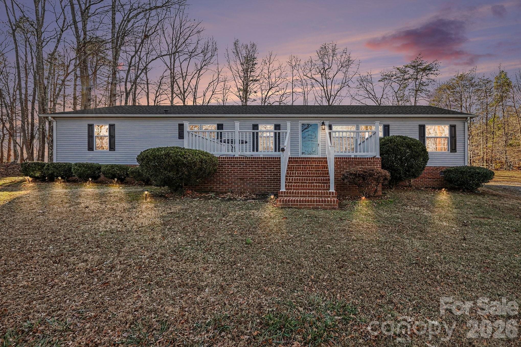 1115 Cross Creek Drive — Walnut Cove