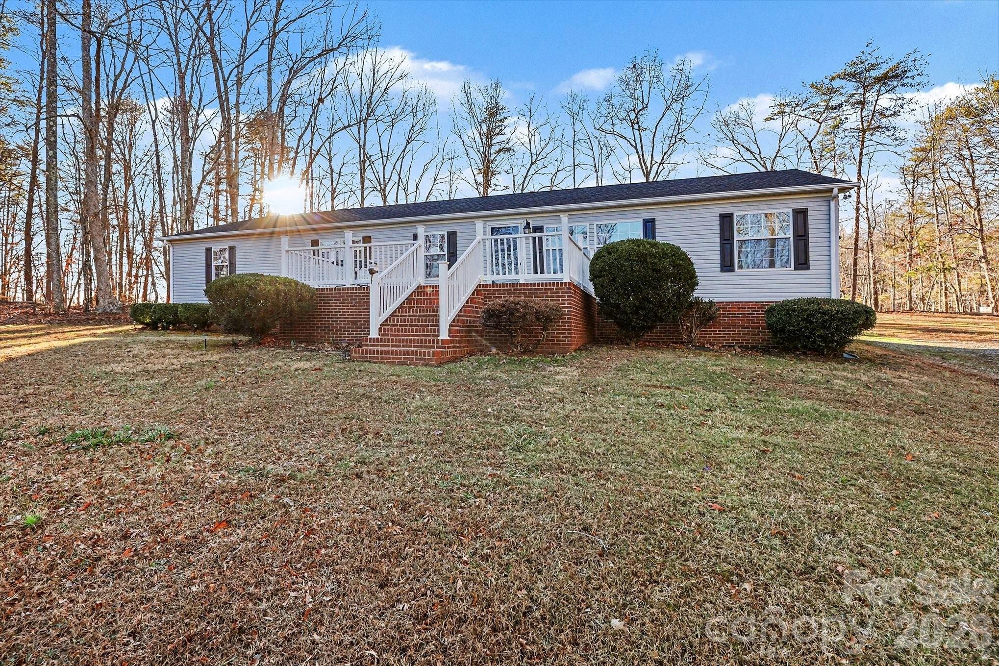1115 Cross Creek Drive — Walnut Cove