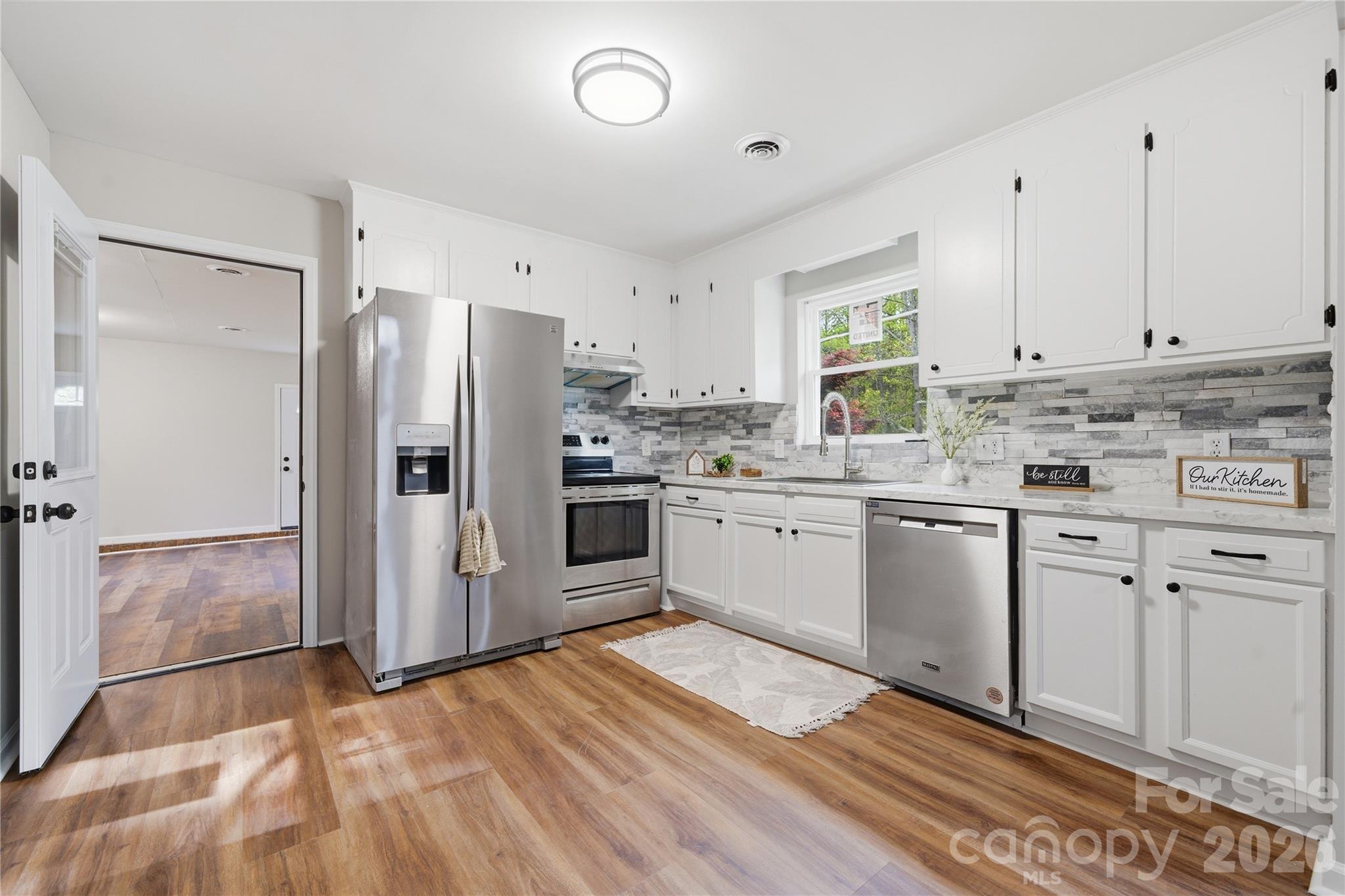 3285 Douglas Way Lane — Lancaster