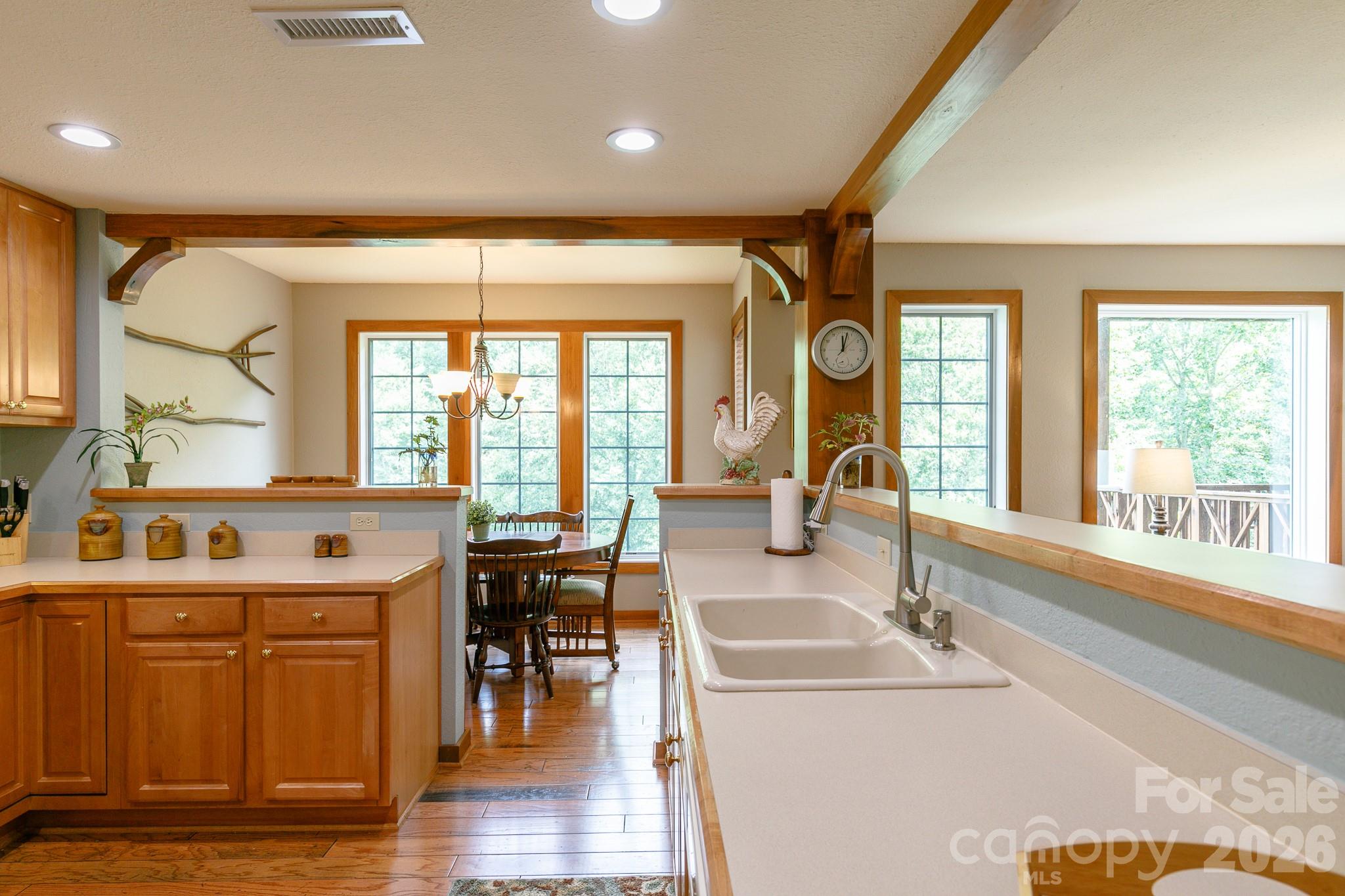 222 Creekside Way #D/202 — Burnsville