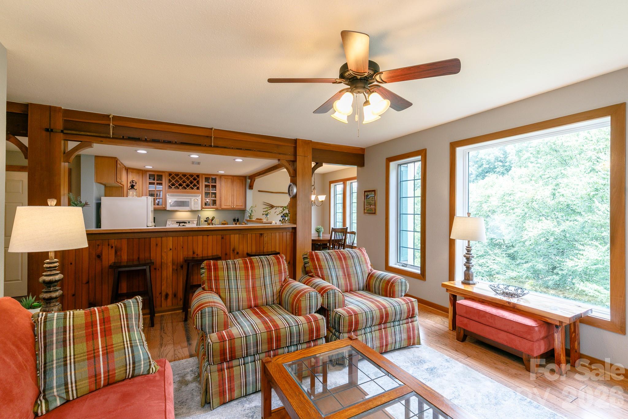 222 Creekside Way #D/202 — Burnsville