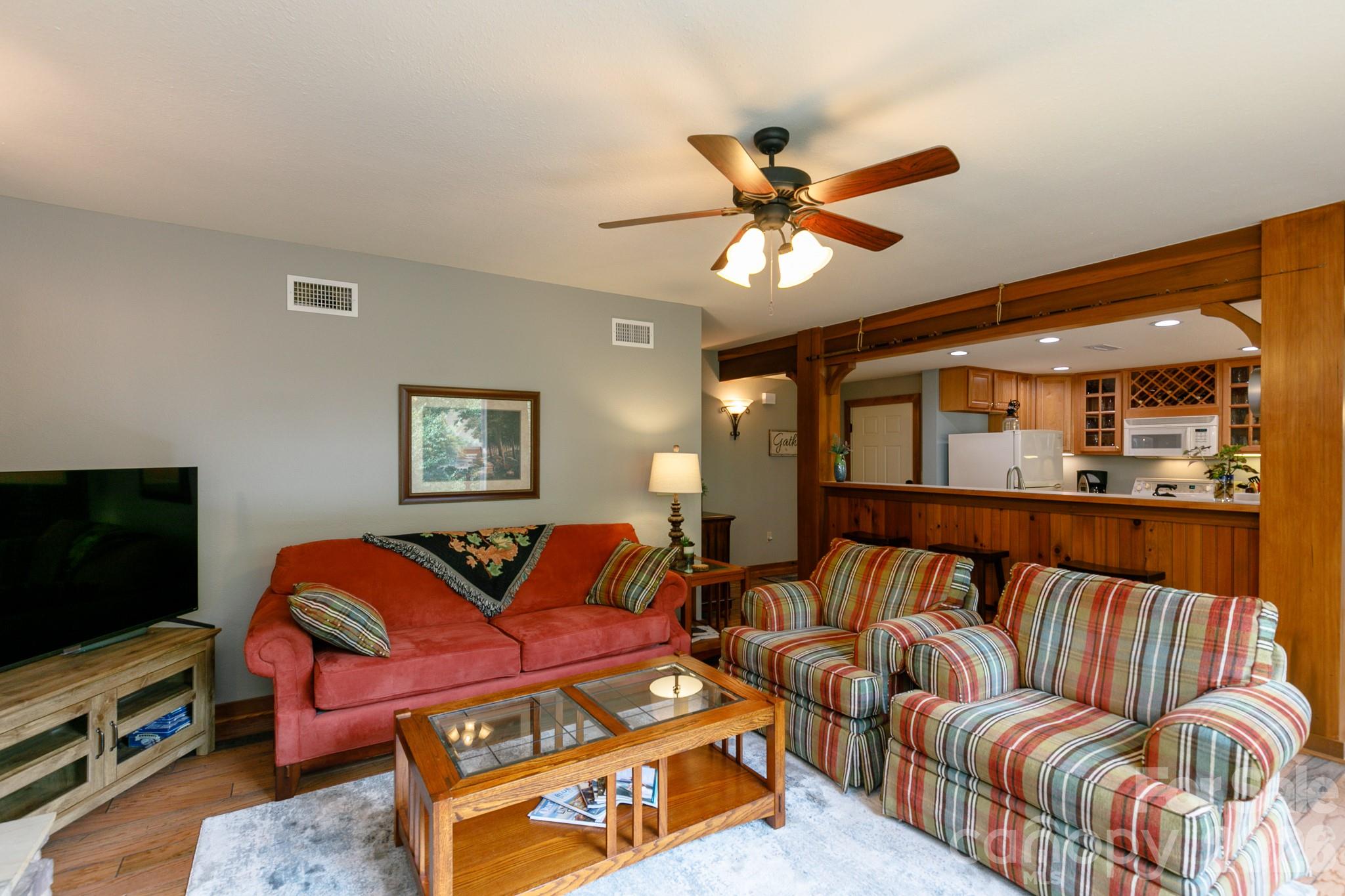 222 Creekside Way #D/202 — Burnsville