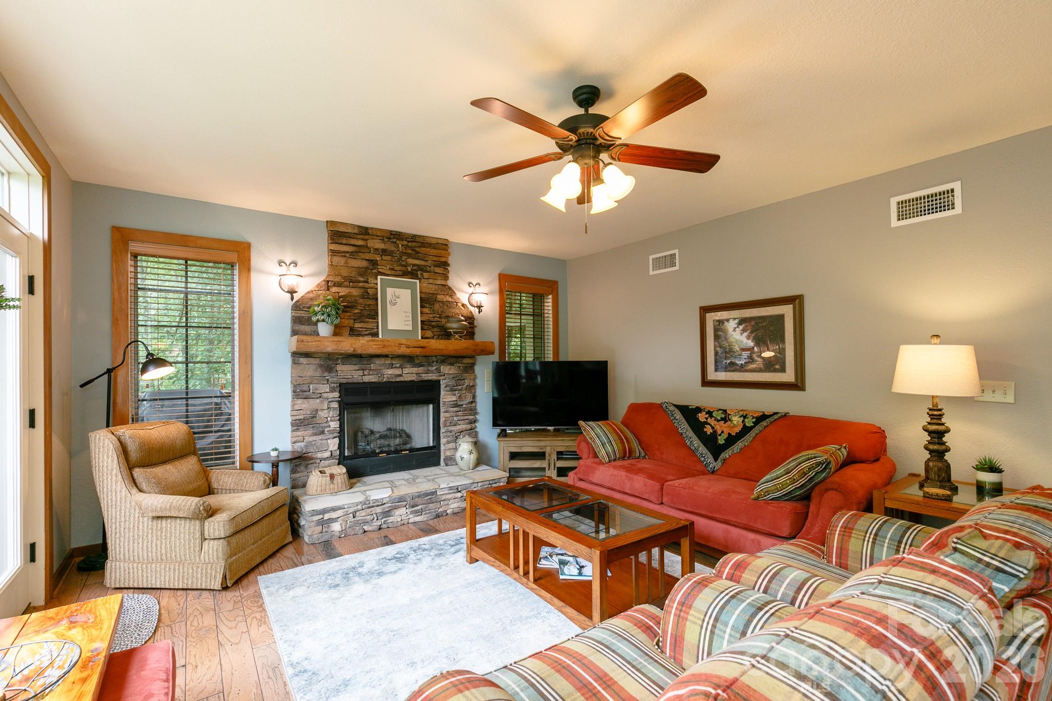 222 Creekside Way #D/202 — Burnsville