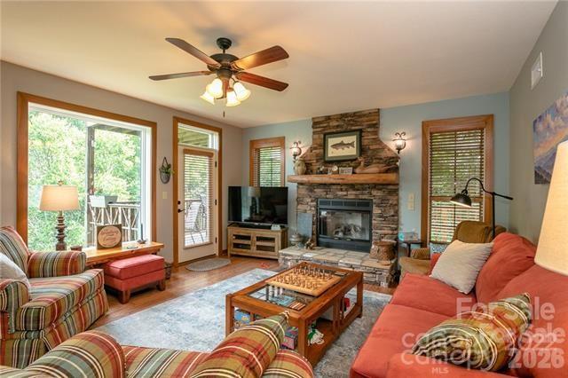 222 Creekside Way #D/202 — Burnsville