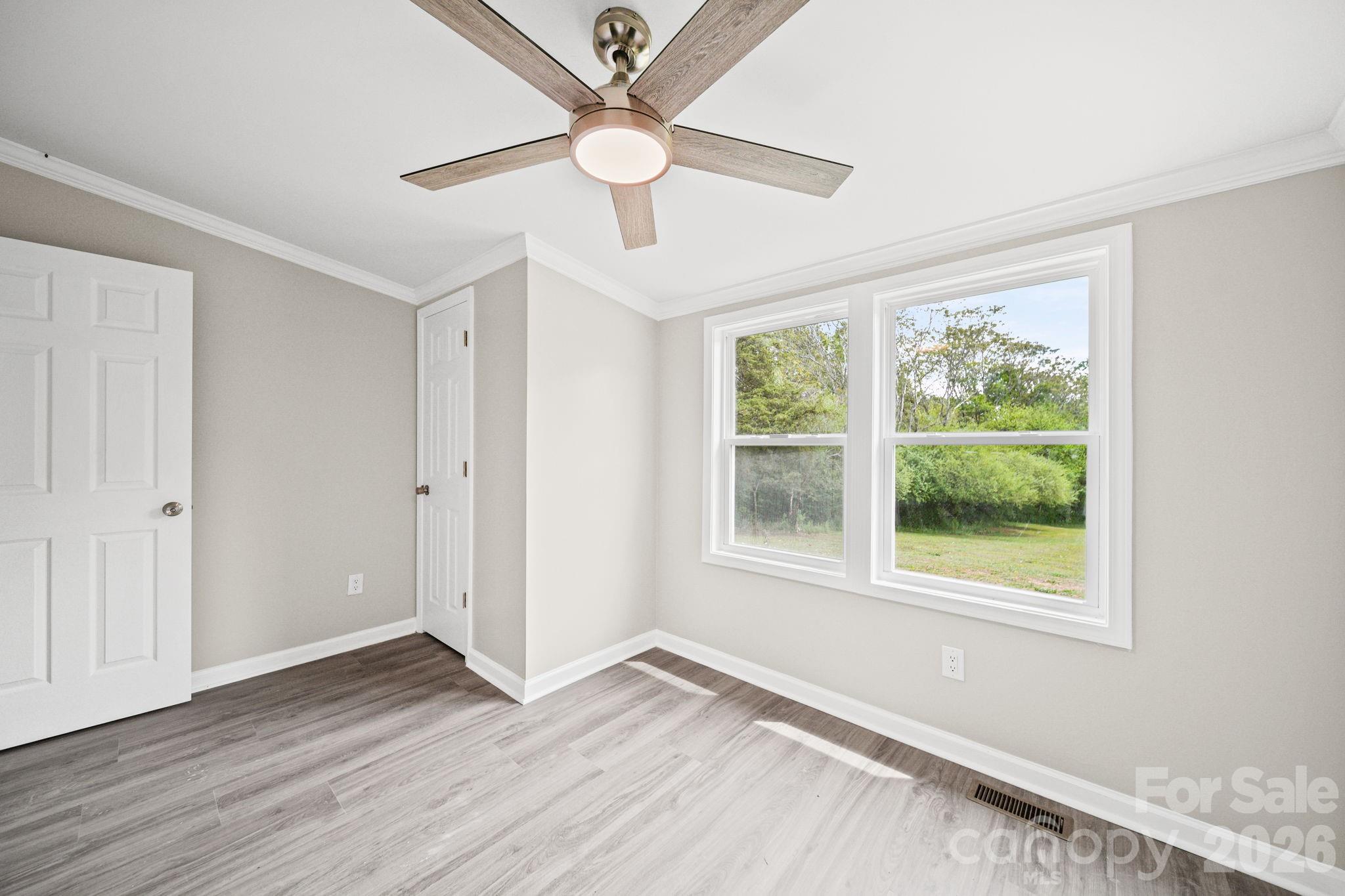 8592 Amanda Lane — Norwood