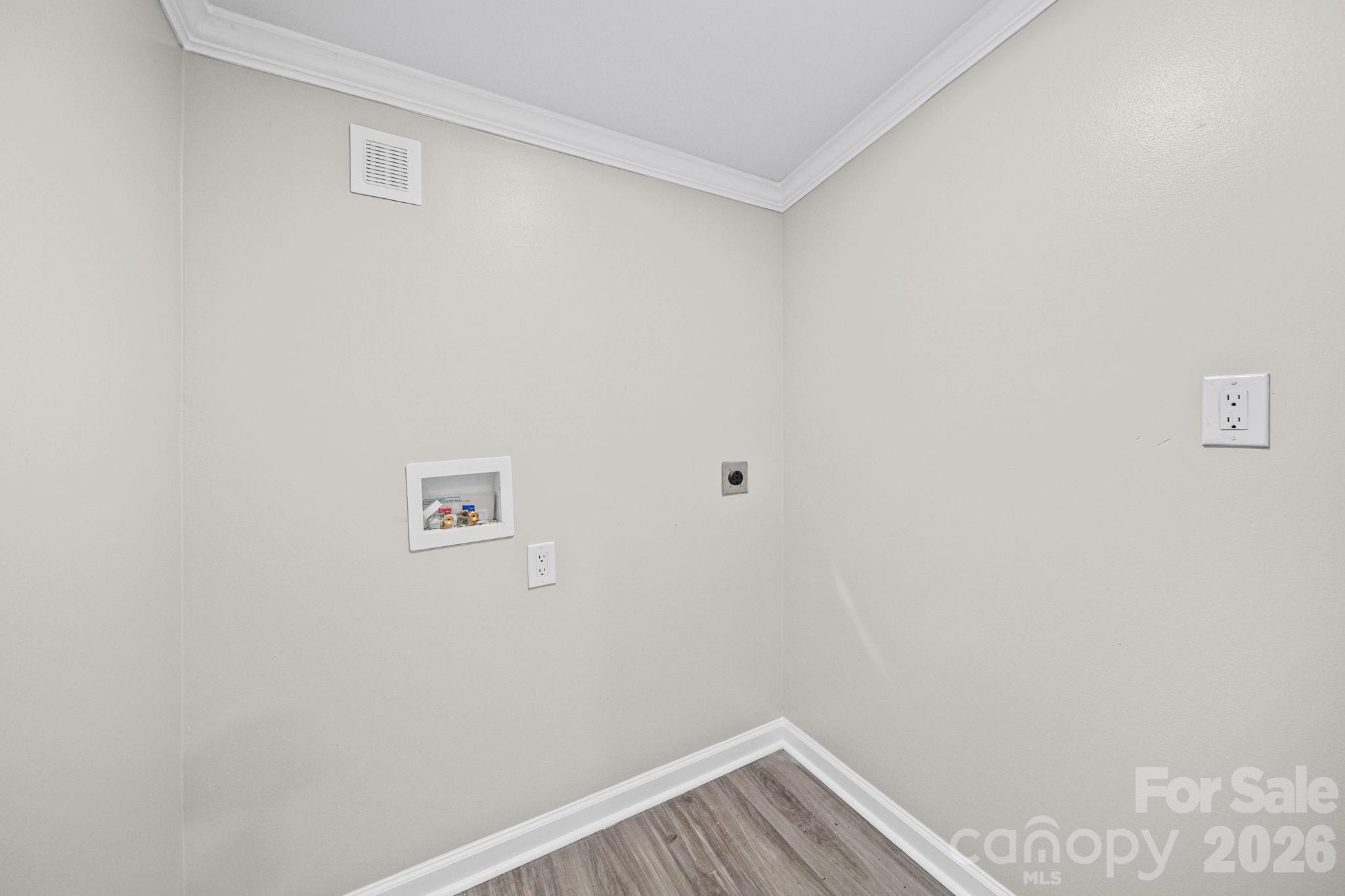 8592 Amanda Lane — Norwood