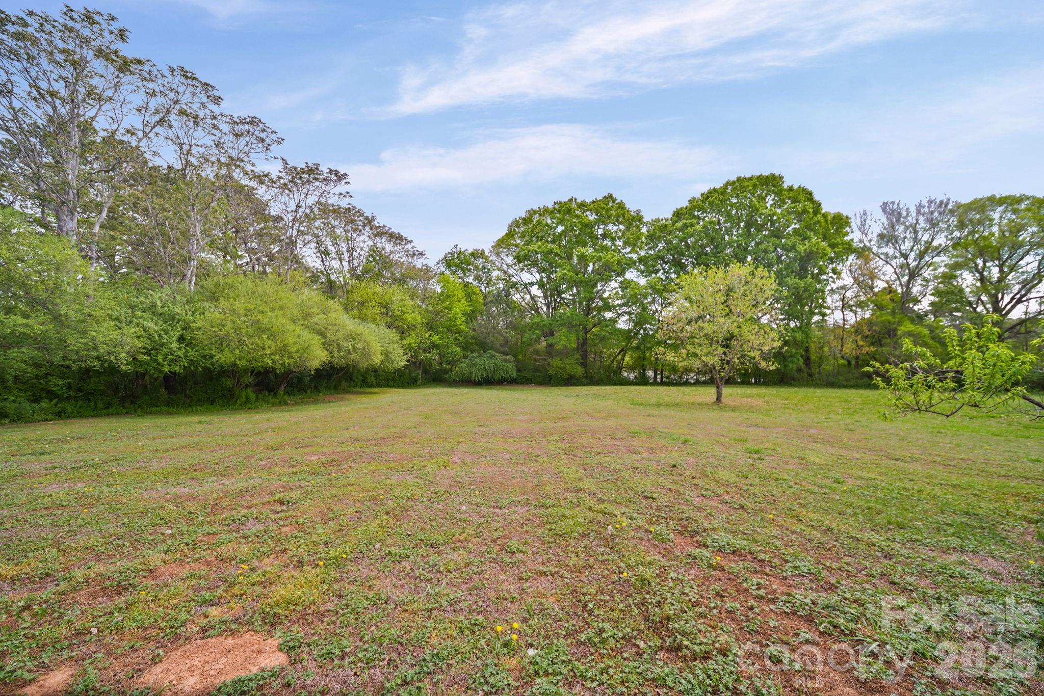 8592 Amanda Lane — Norwood