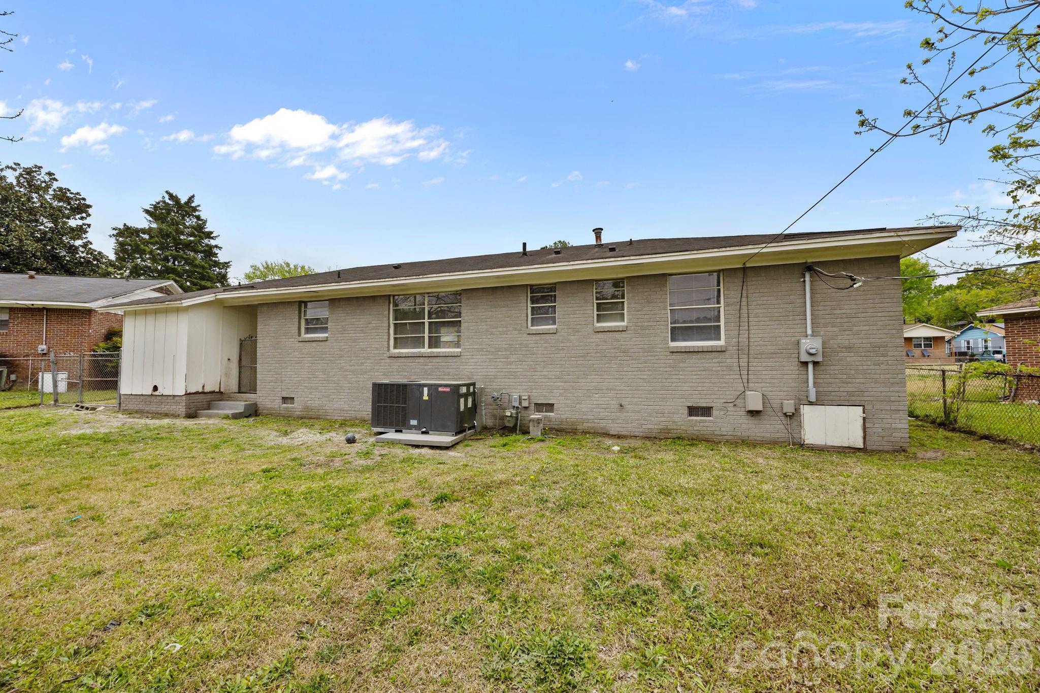 219 Dixon Drive — Columbia