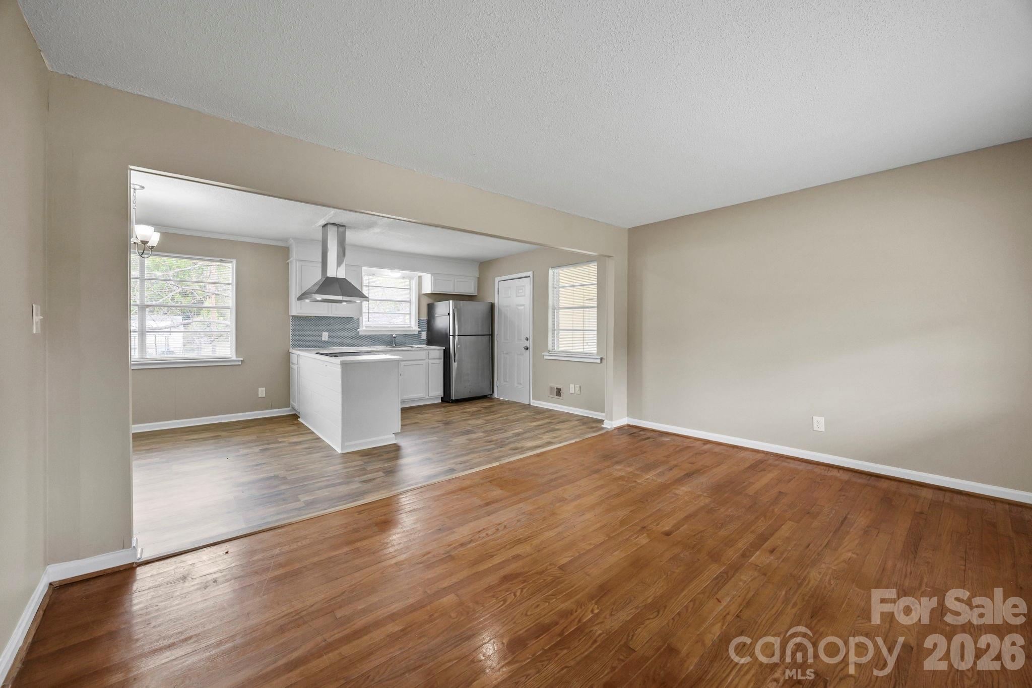 219 Dixon Drive — Columbia