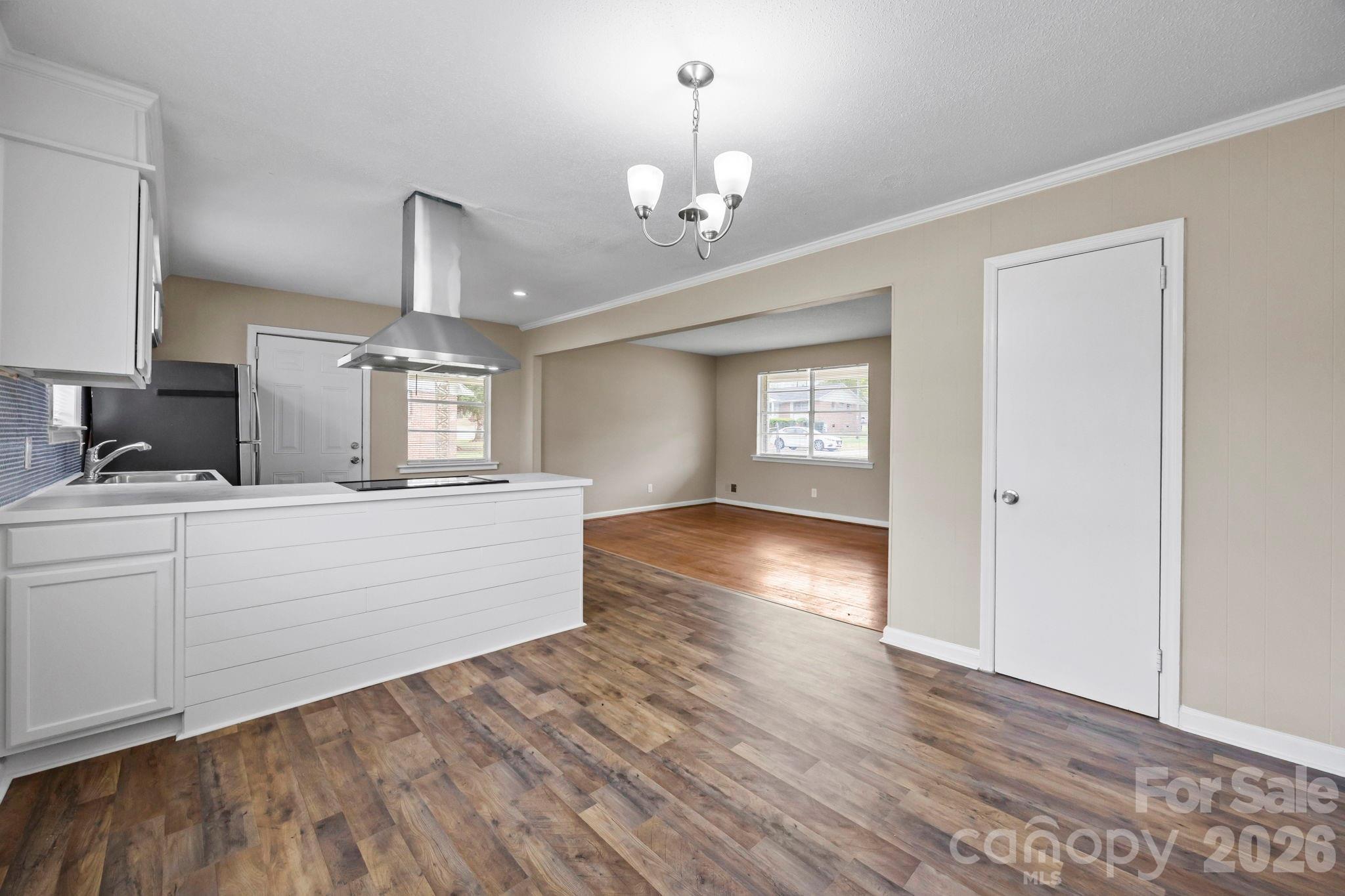 219 Dixon Drive — Columbia