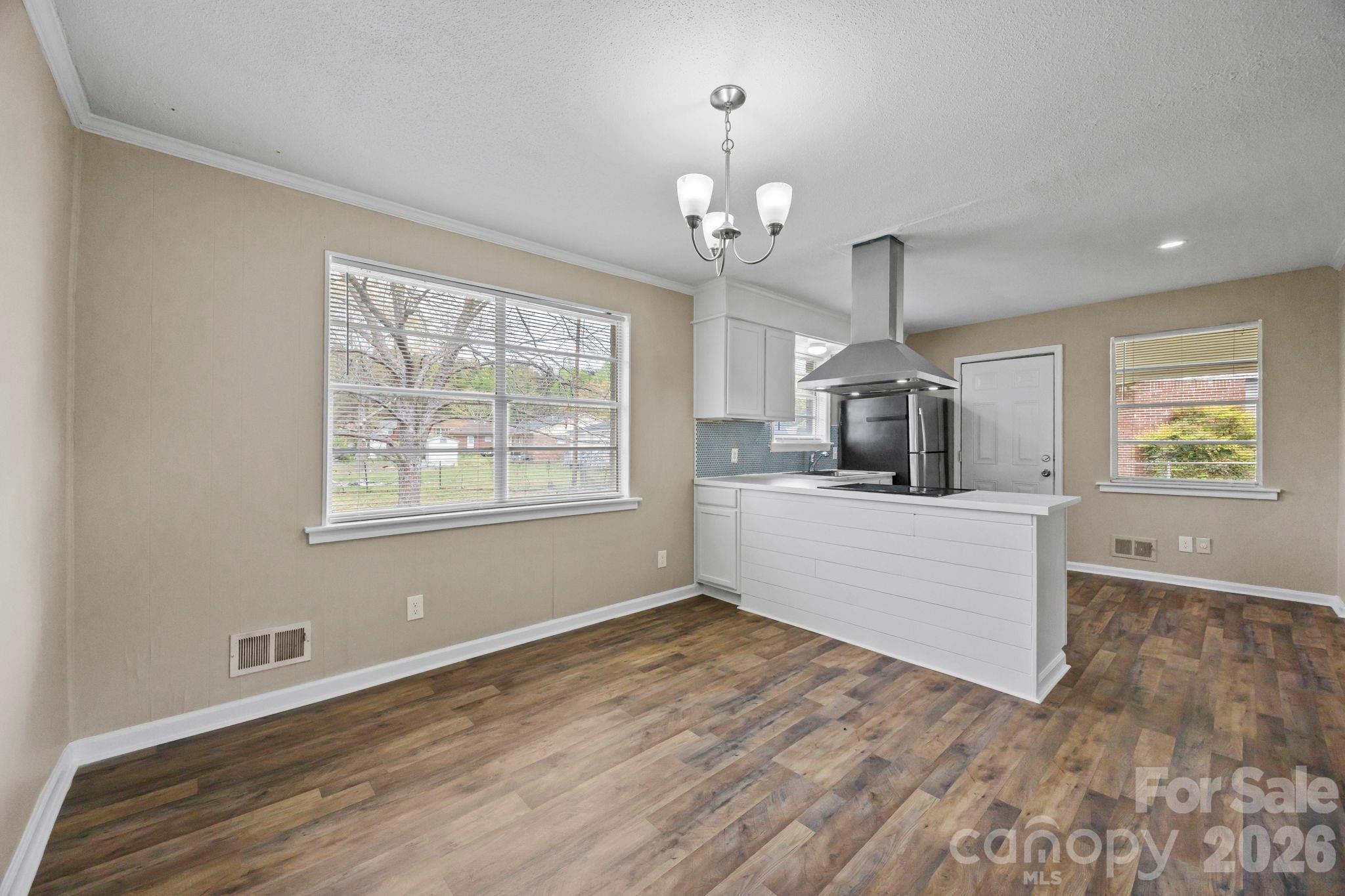 219 Dixon Drive — Columbia