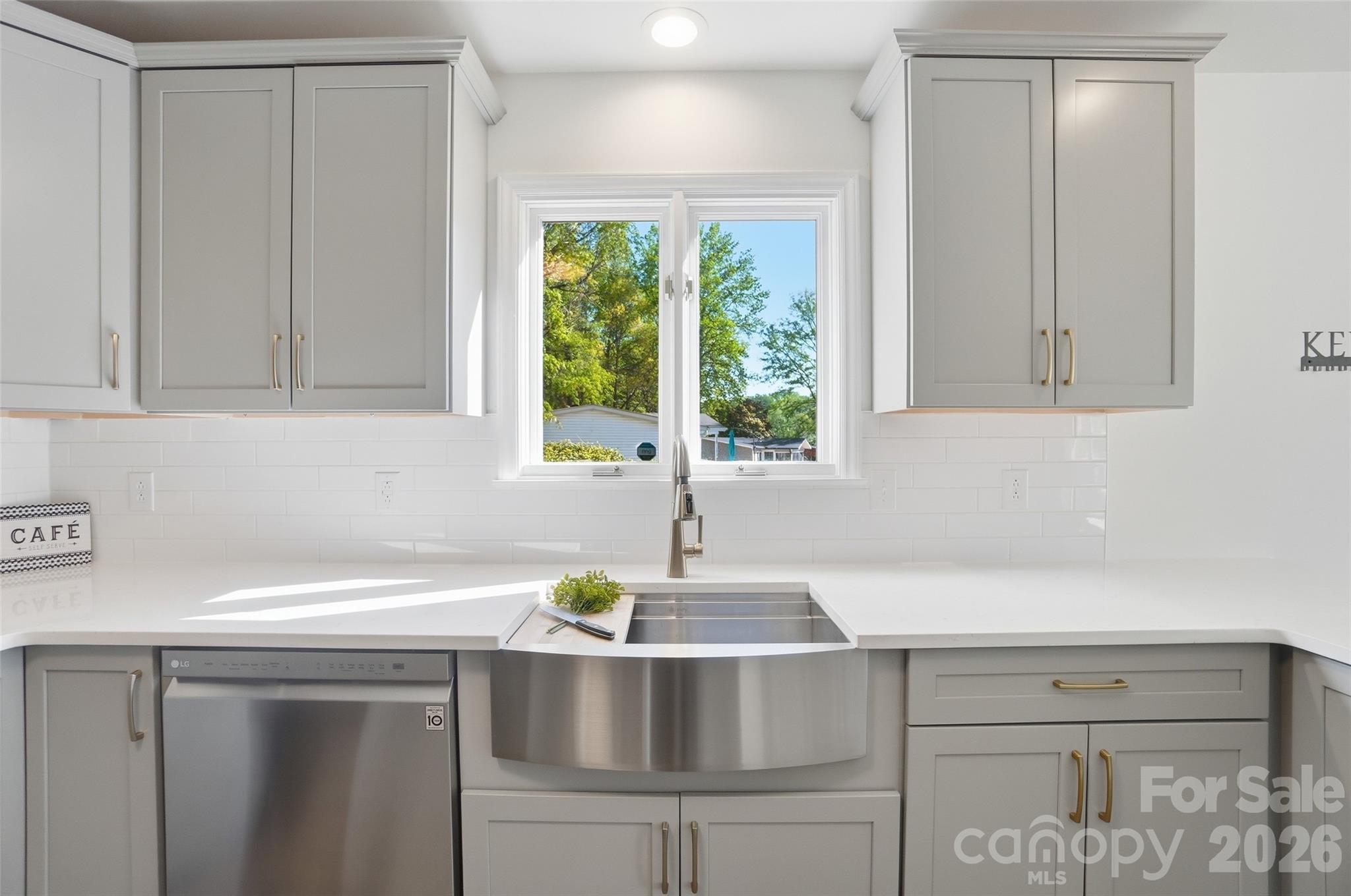 449 Island View Drive — Lexington