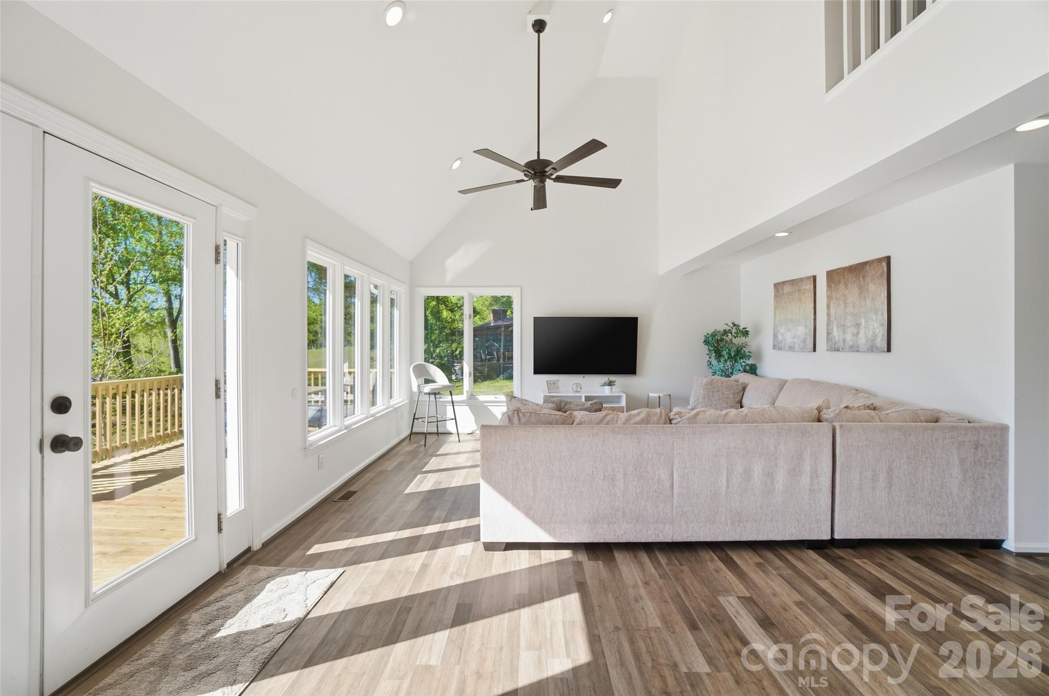 449 Island View Drive — Lexington