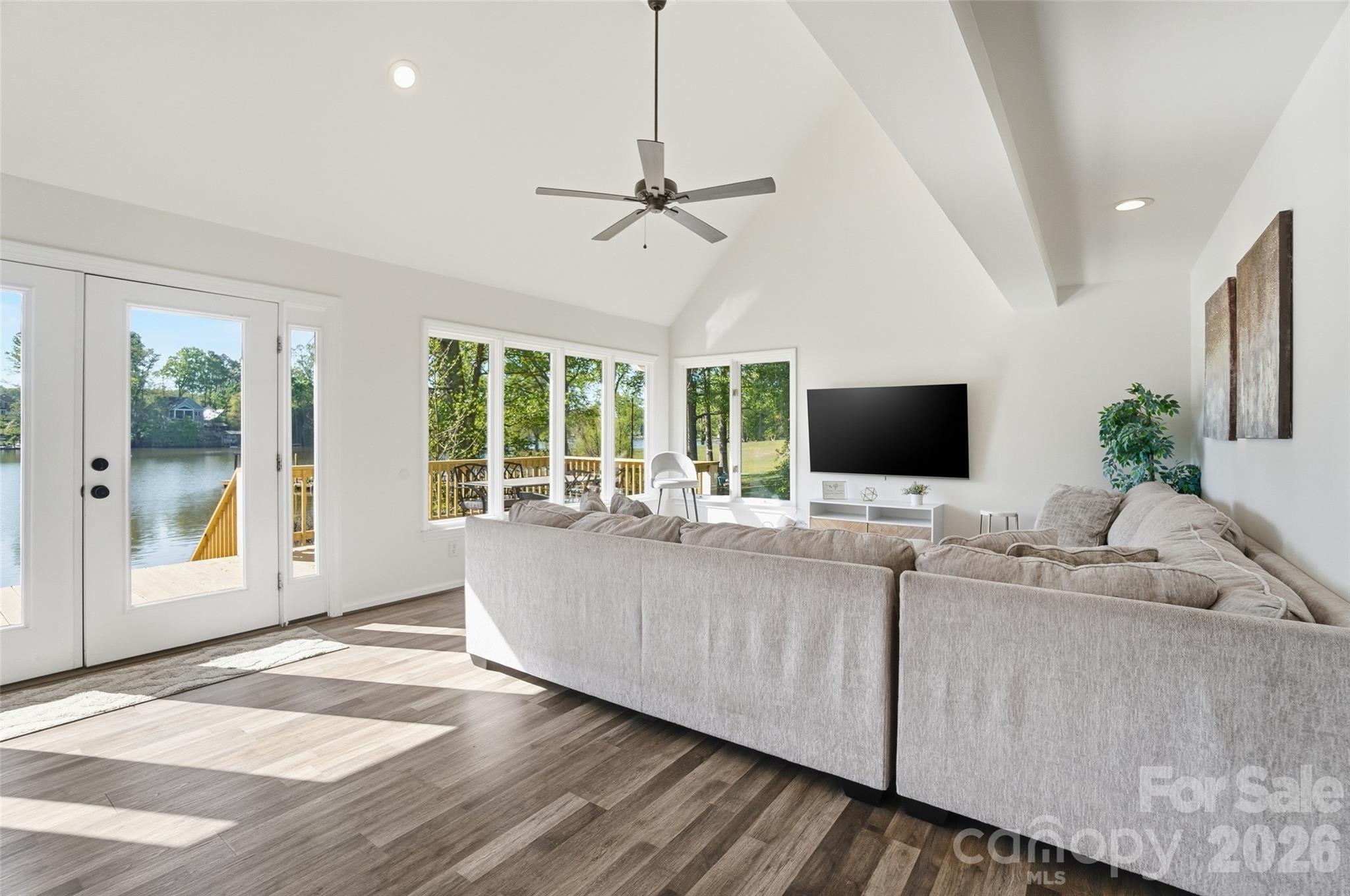 449 Island View Drive — Lexington