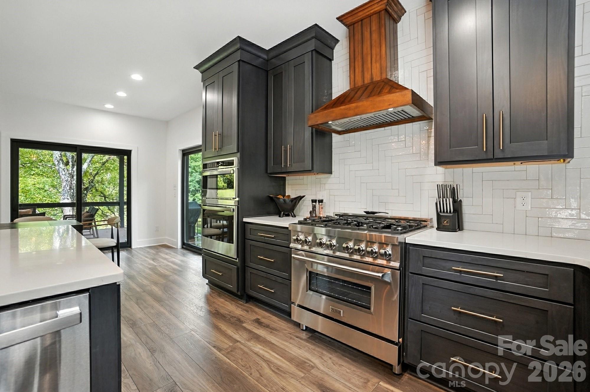 727 Riverwind Drive — Lansing