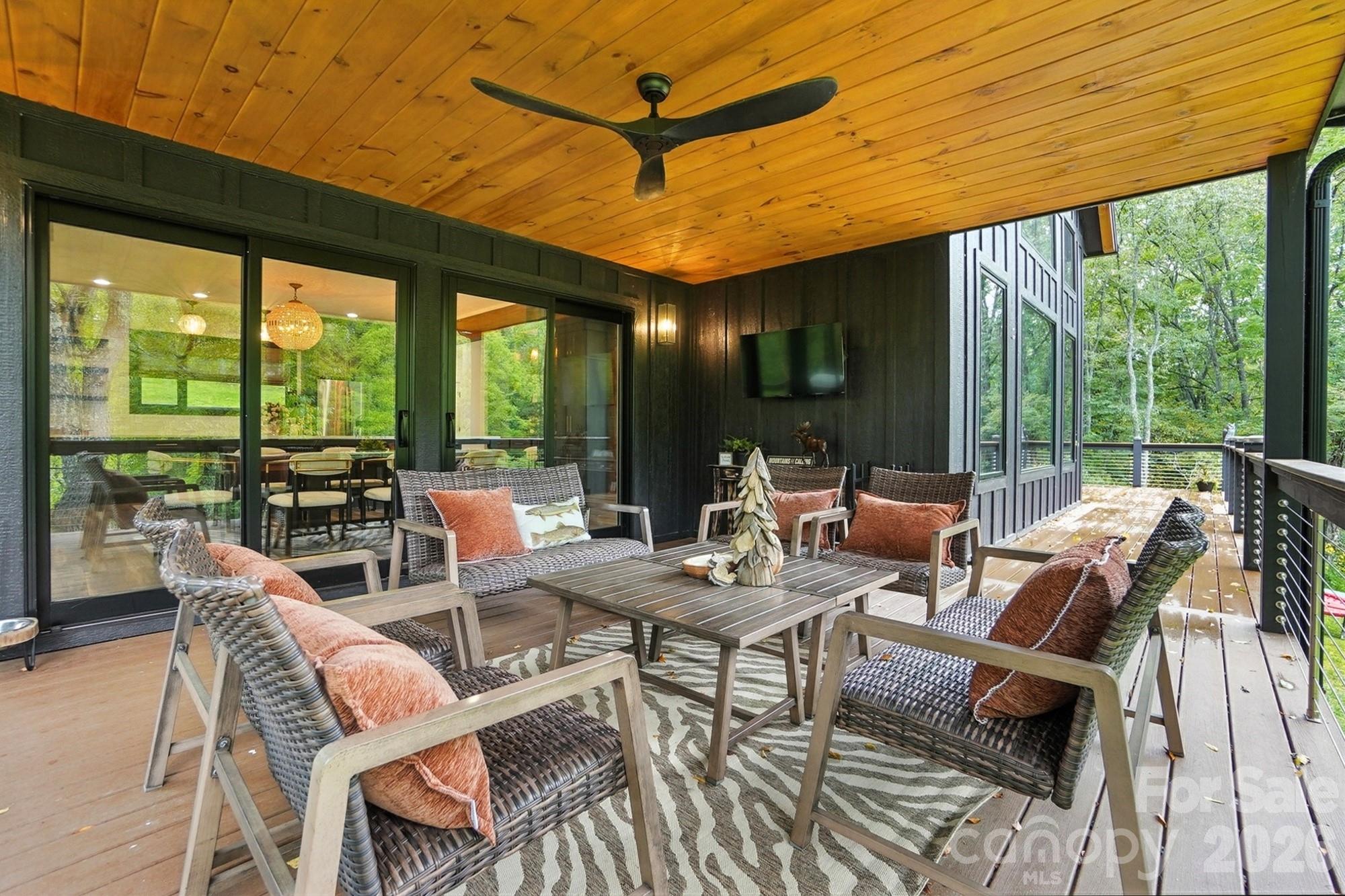 727 Riverwind Drive — Lansing