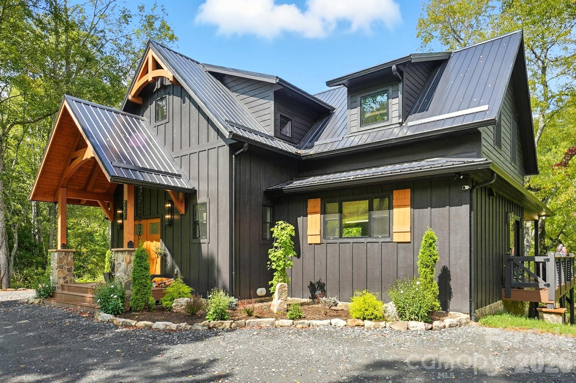 727 Riverwind Drive — Lansing
