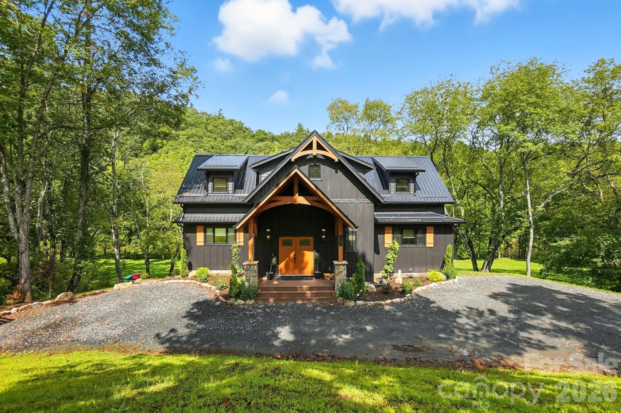 727 Riverwind Drive — Lansing
